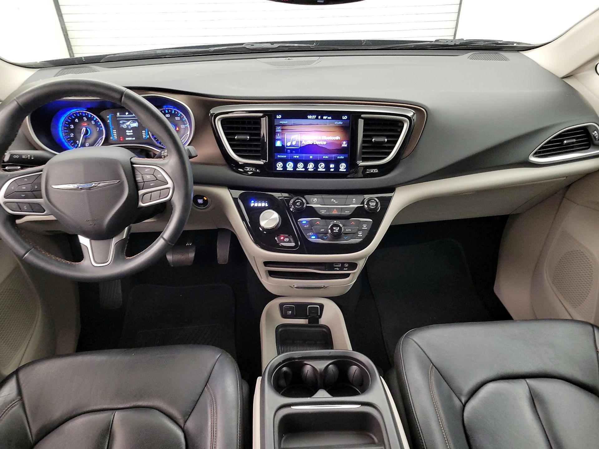 Thumbnail: 2017 Chrysler Pacifica - 9