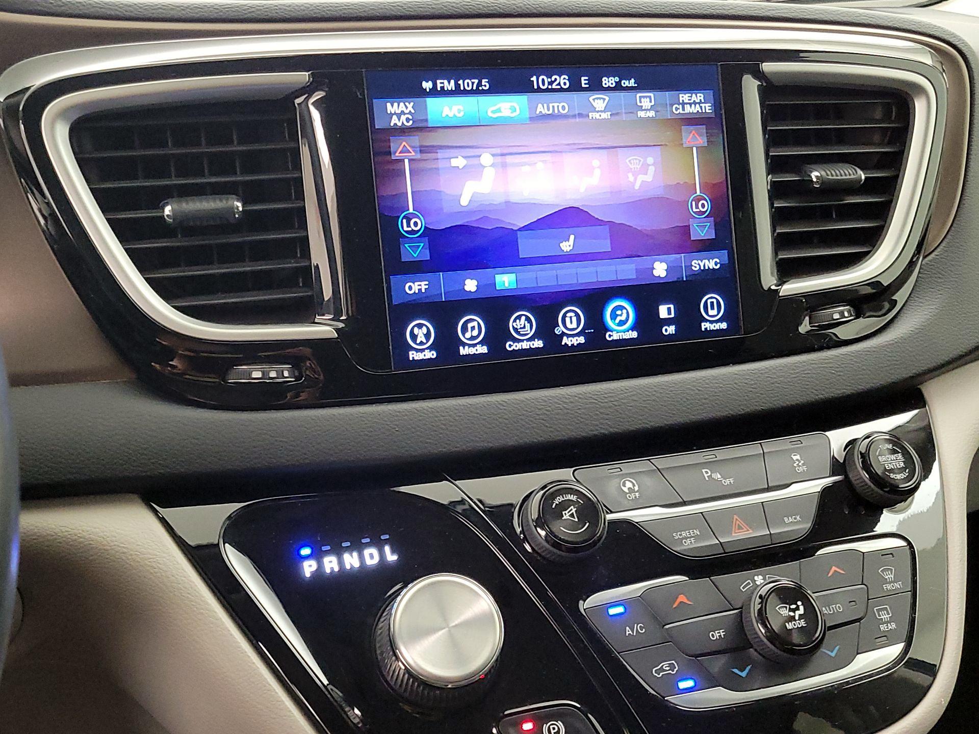 Thumbnail: 2017 Chrysler Pacifica - 16