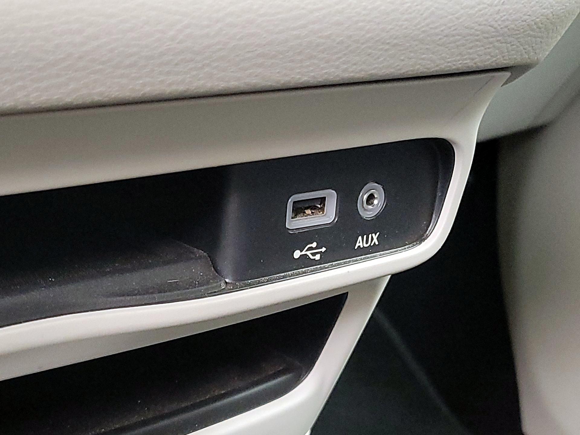 Thumbnail: 2017 Chrysler Pacifica - 18