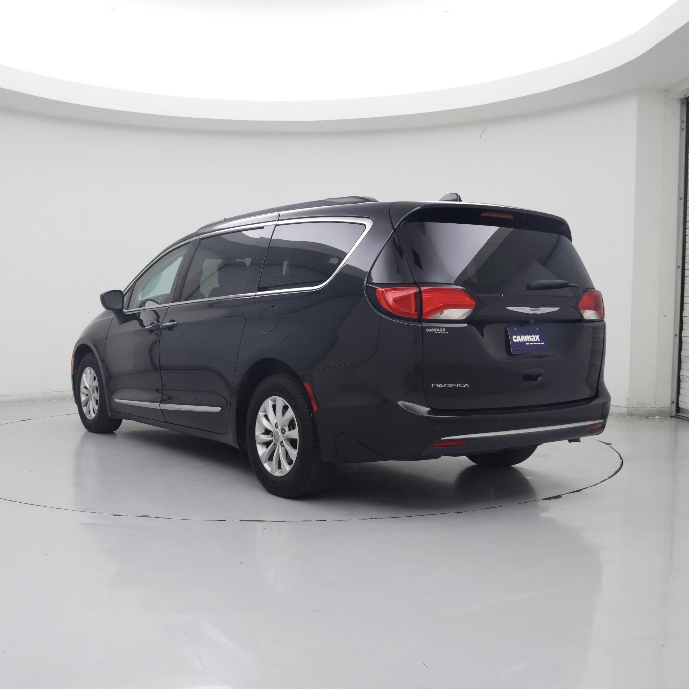 Thumbnail: 2017 Chrysler Pacifica - 2