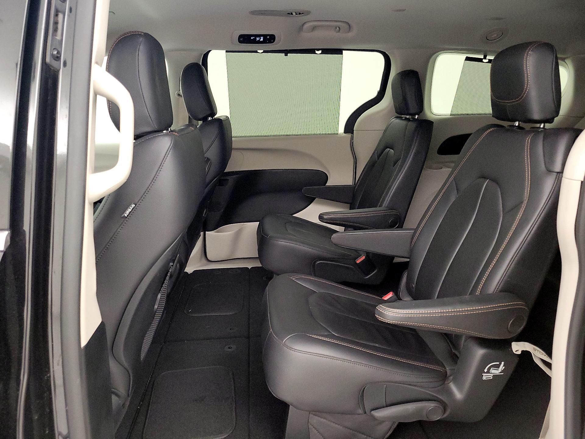 Thumbnail: 2017 Chrysler Pacifica - 19