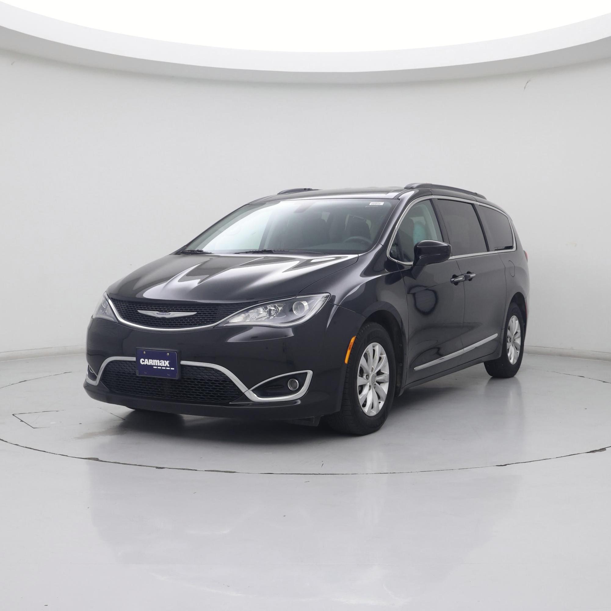 Thumbnail: 2017 Chrysler Pacifica - 4