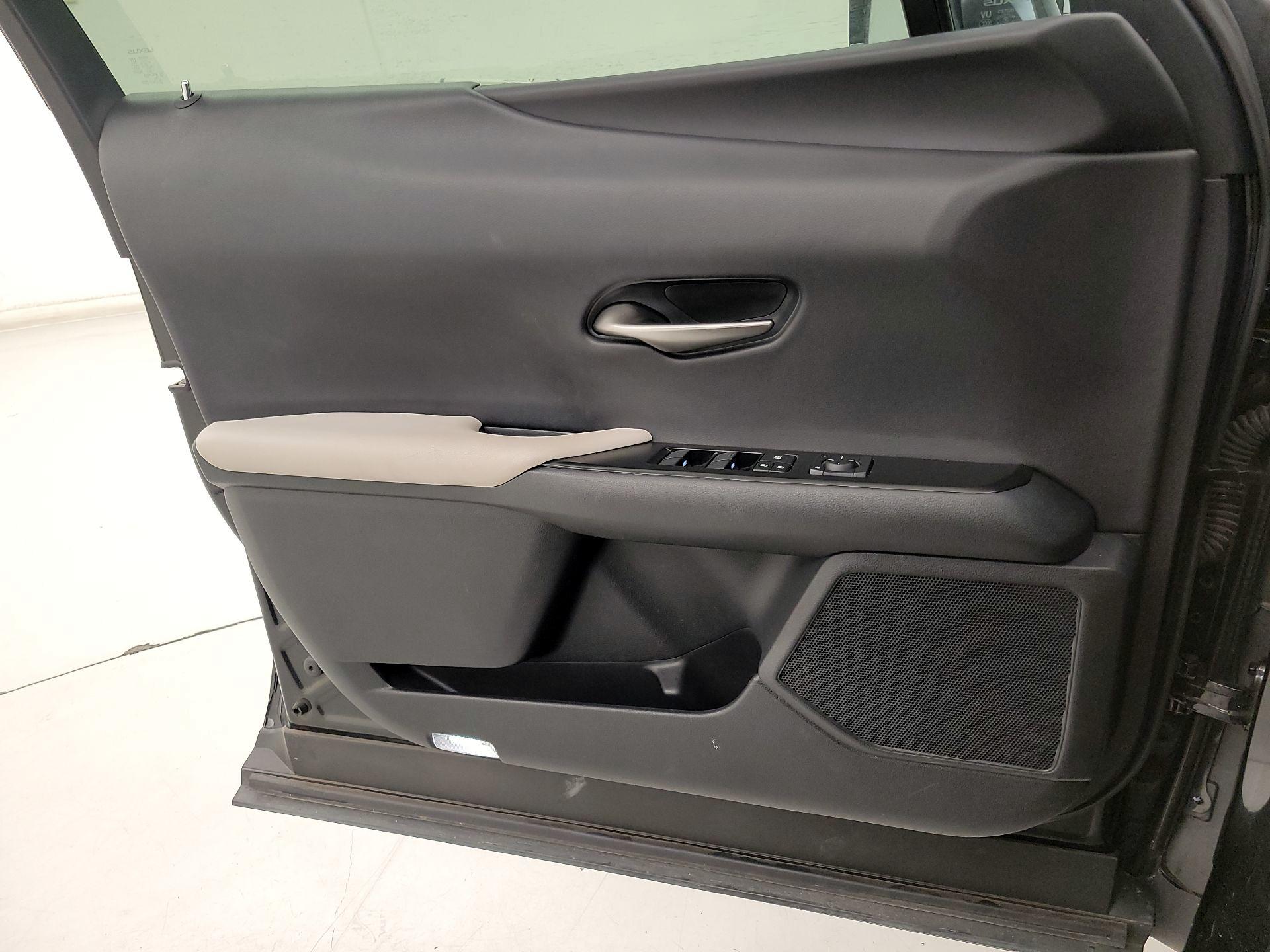Thumbnail: 2020 Lexus UX - 12