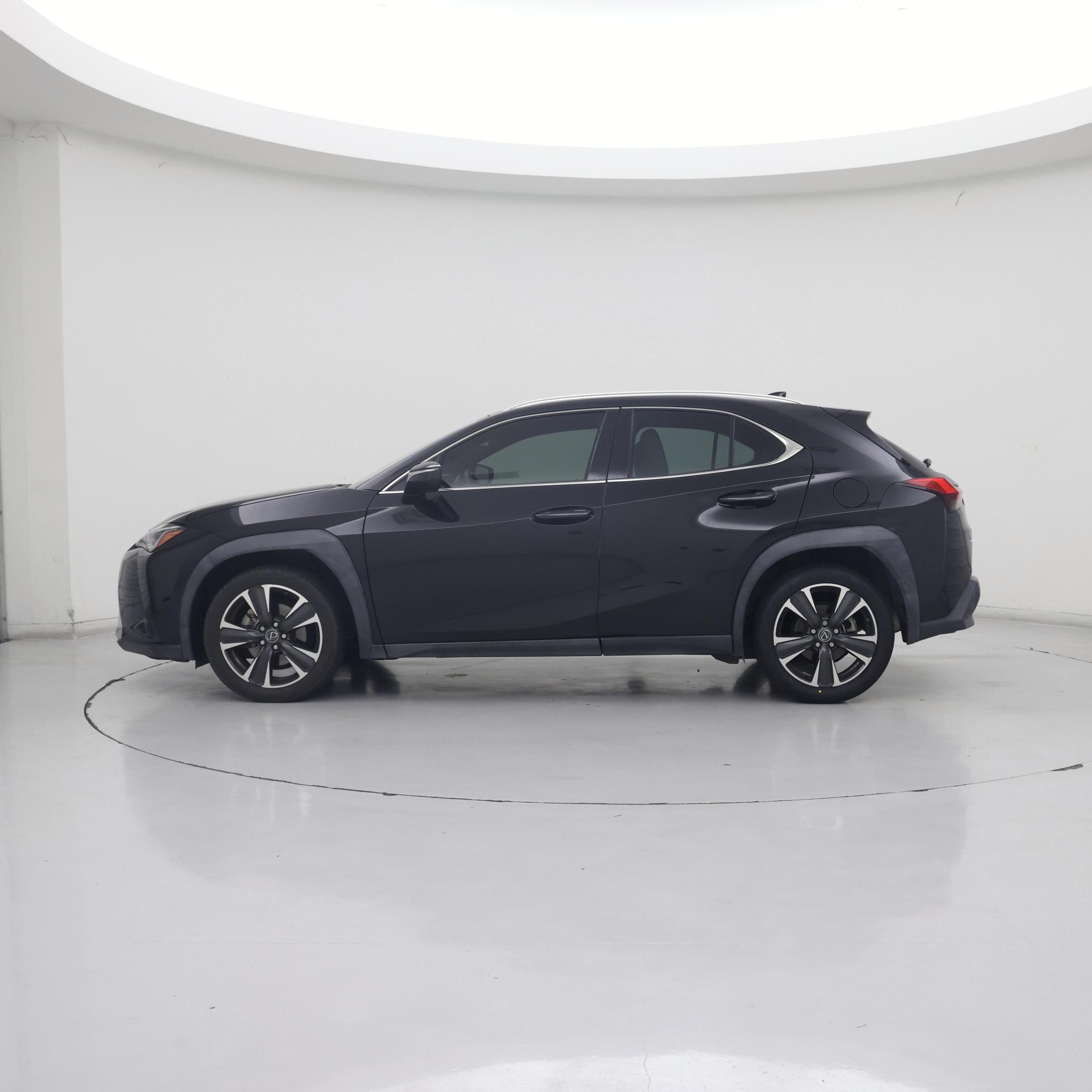Thumbnail: 2020 Lexus UX - 3