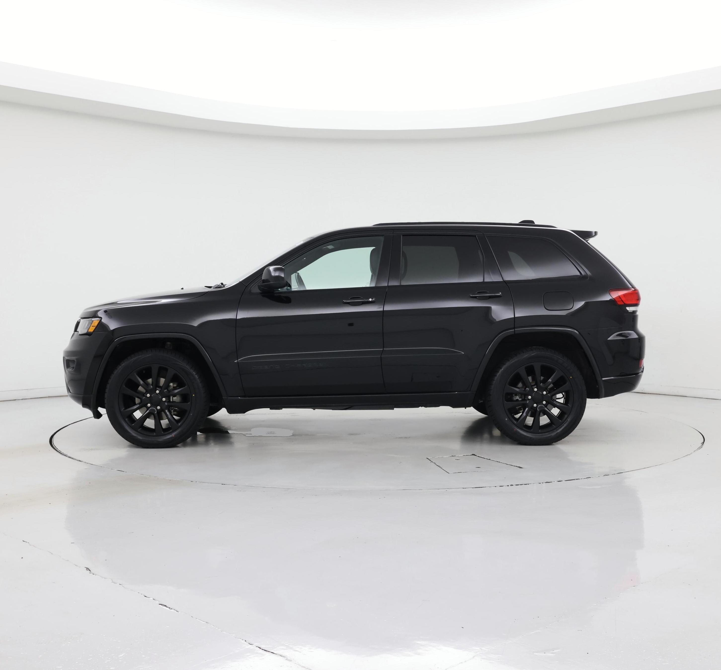 Thumbnail: 2018 Jeep Grand Cherokee - 3
