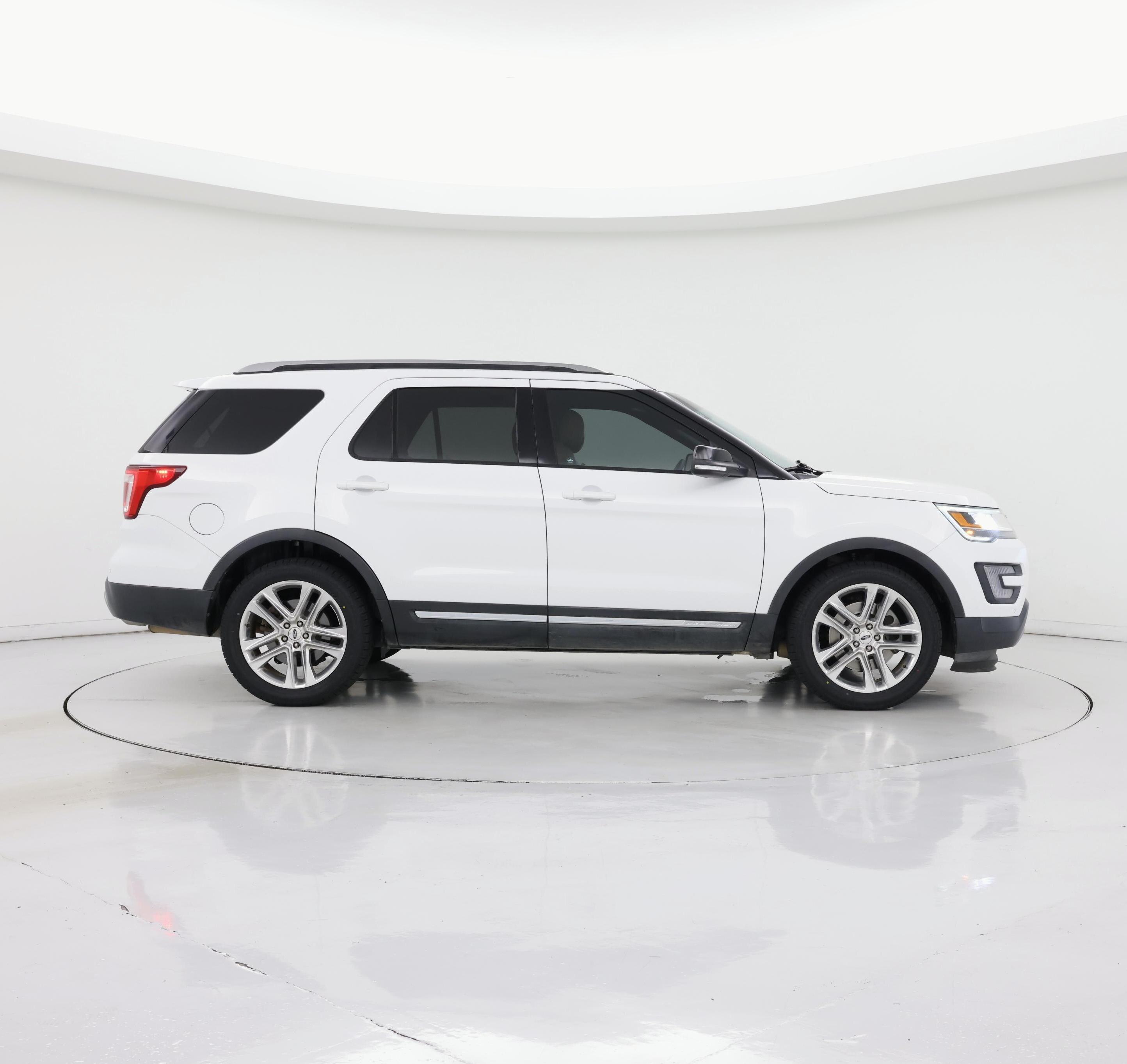 Thumbnail: 2017 Ford Explorer - 7