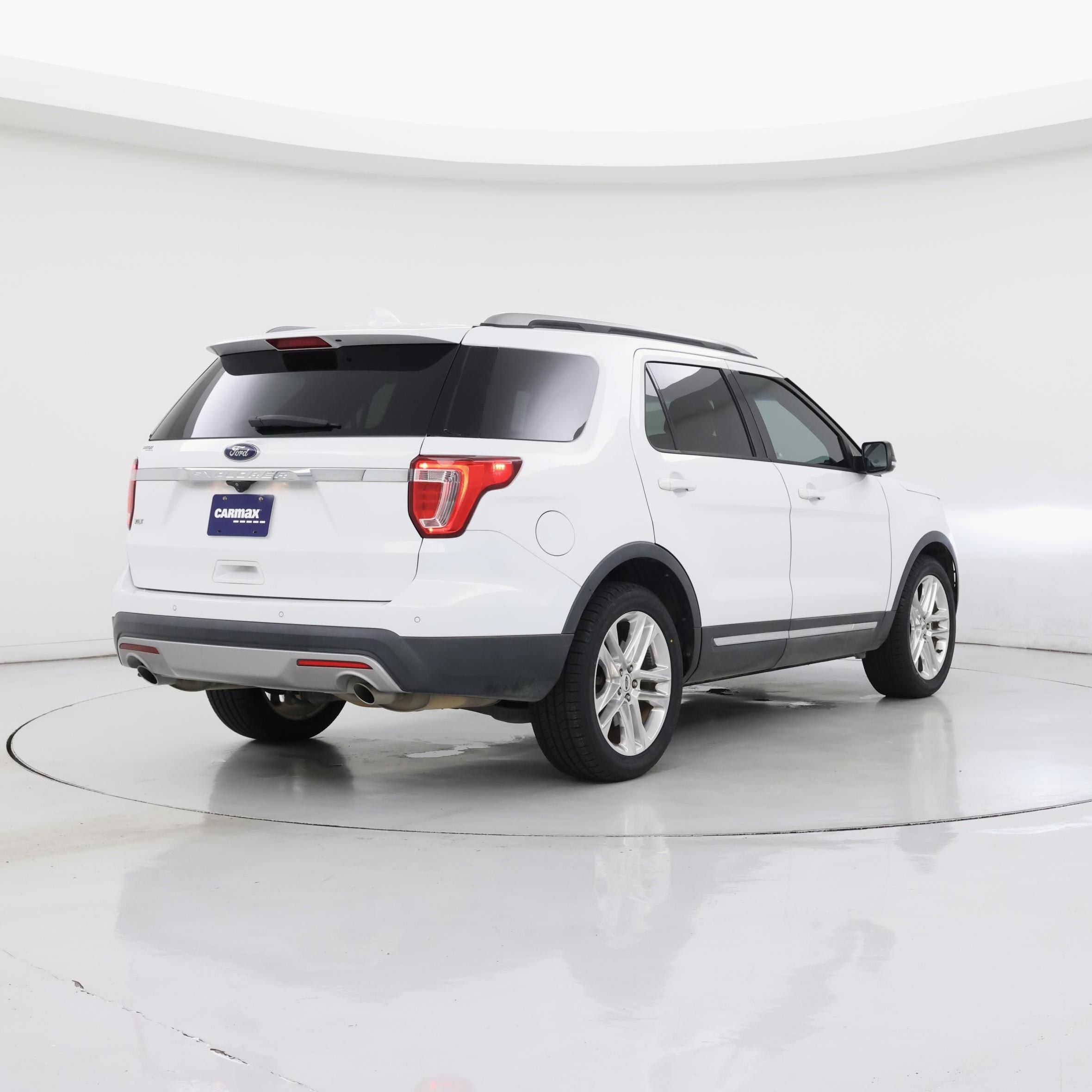 Thumbnail: 2017 Ford Explorer - 8