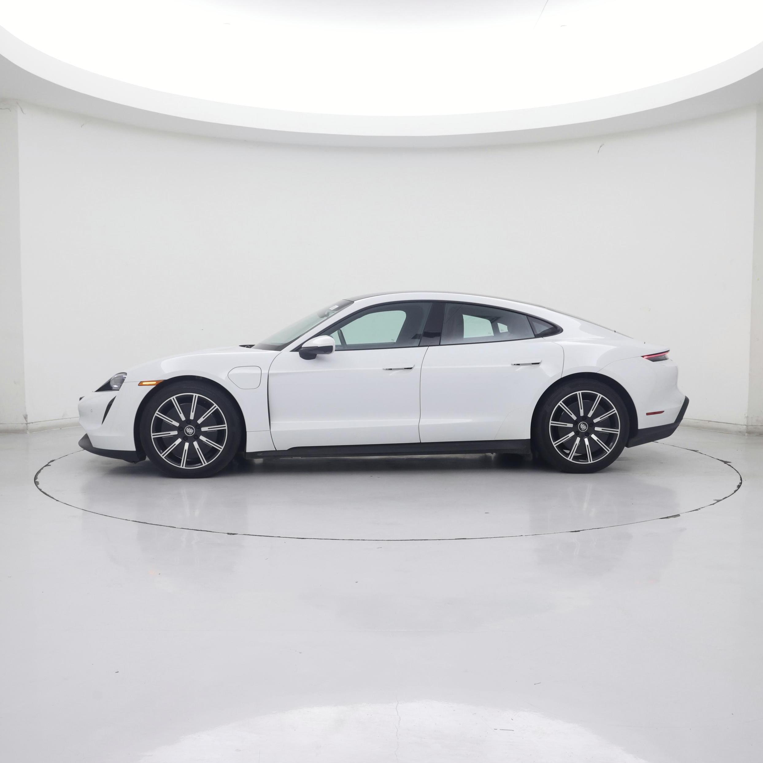 Thumbnail: 2021 Porsche Taycan - 3