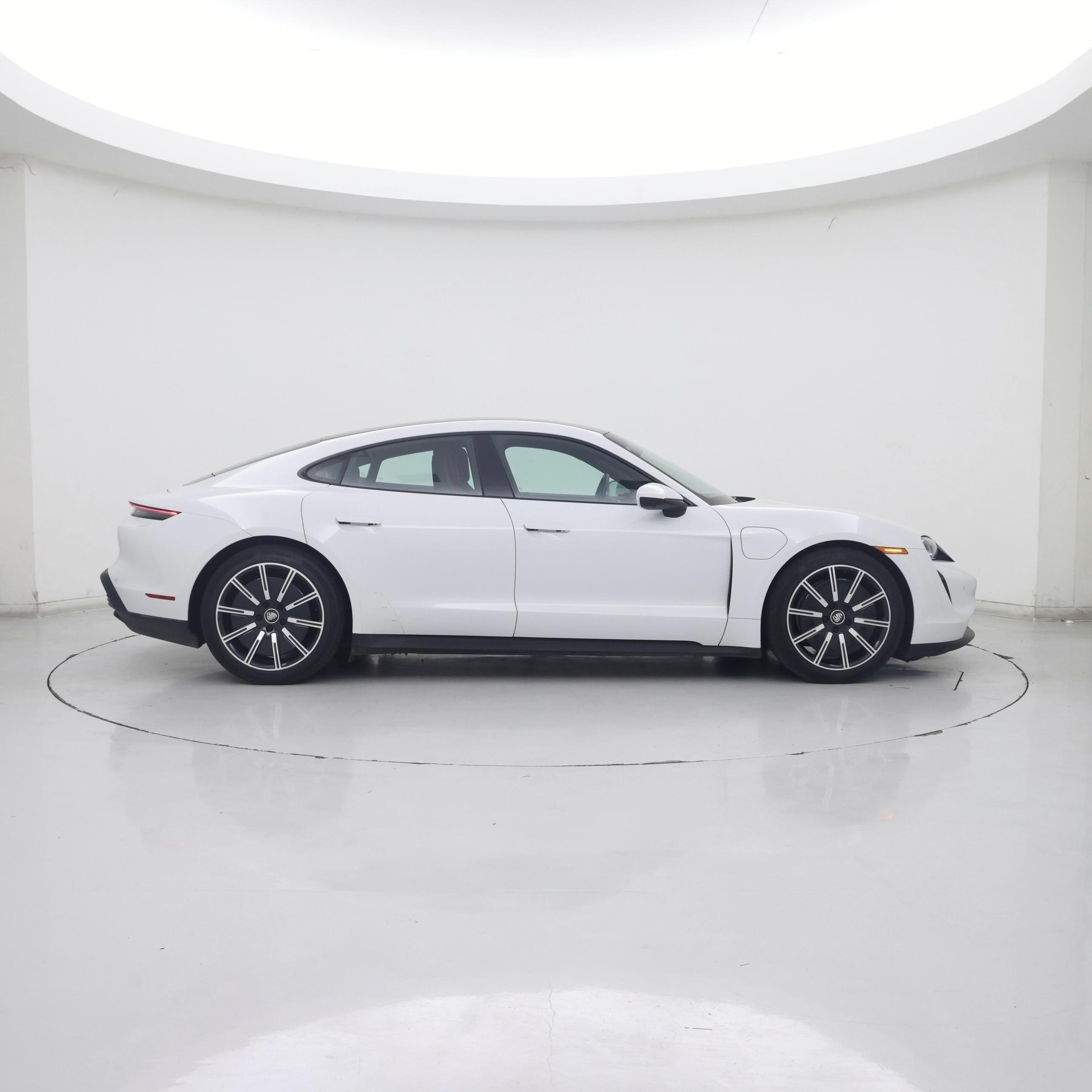 Thumbnail: 2021 Porsche Taycan - 7