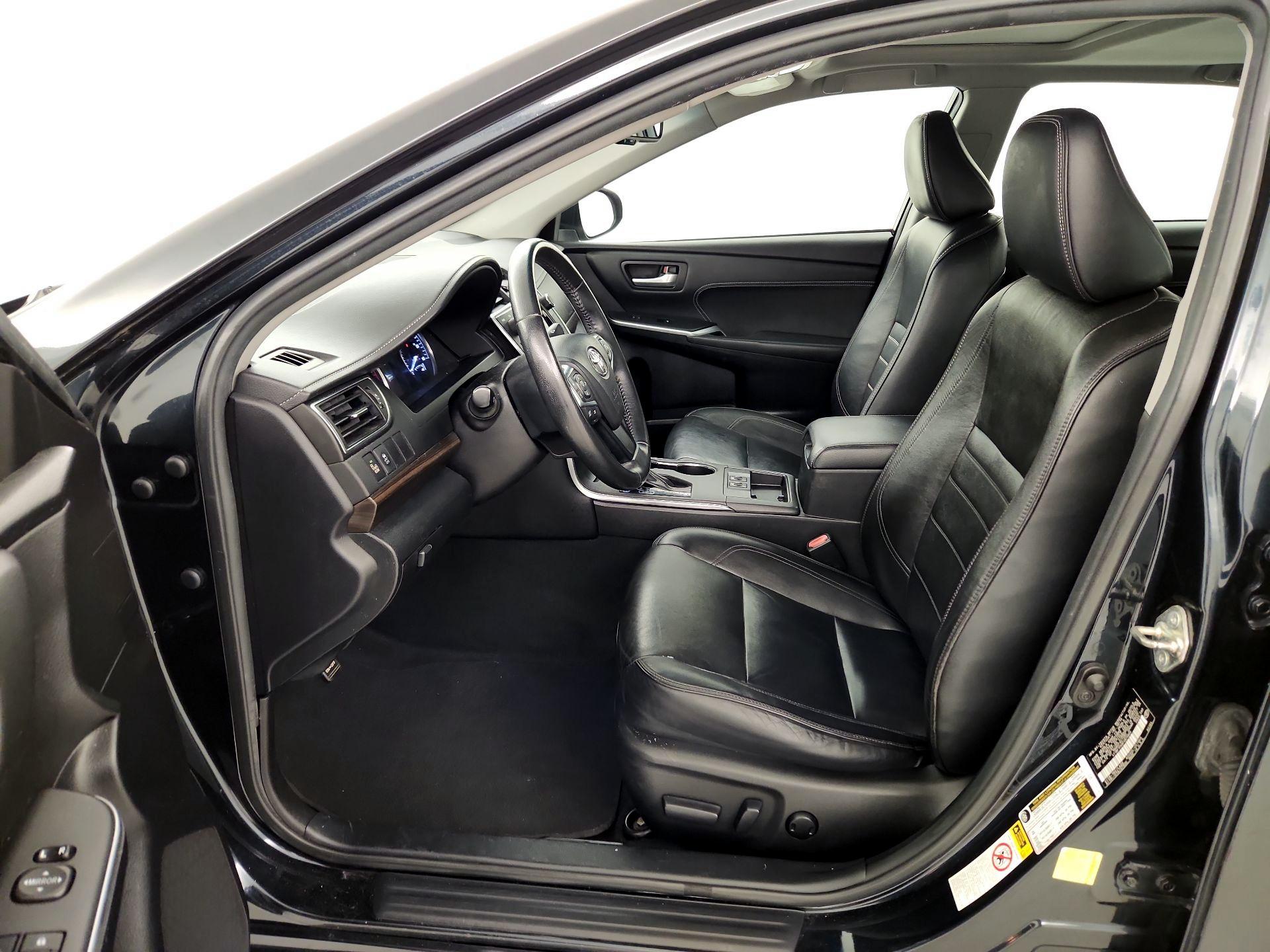 Thumbnail: 2015 Toyota Camry - 11
