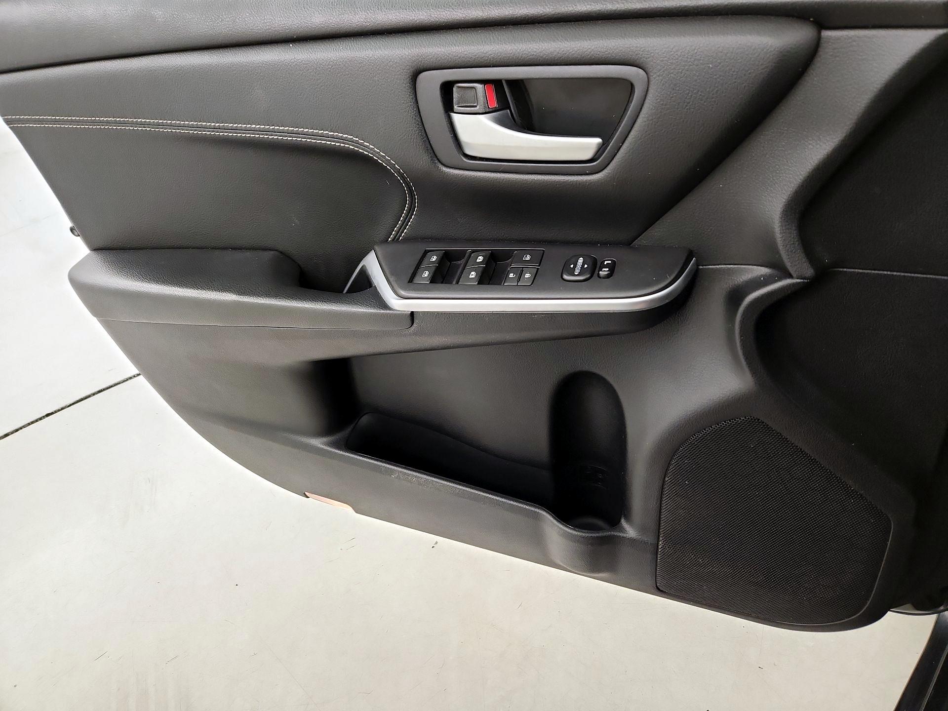 Thumbnail: 2015 Toyota Camry - 12