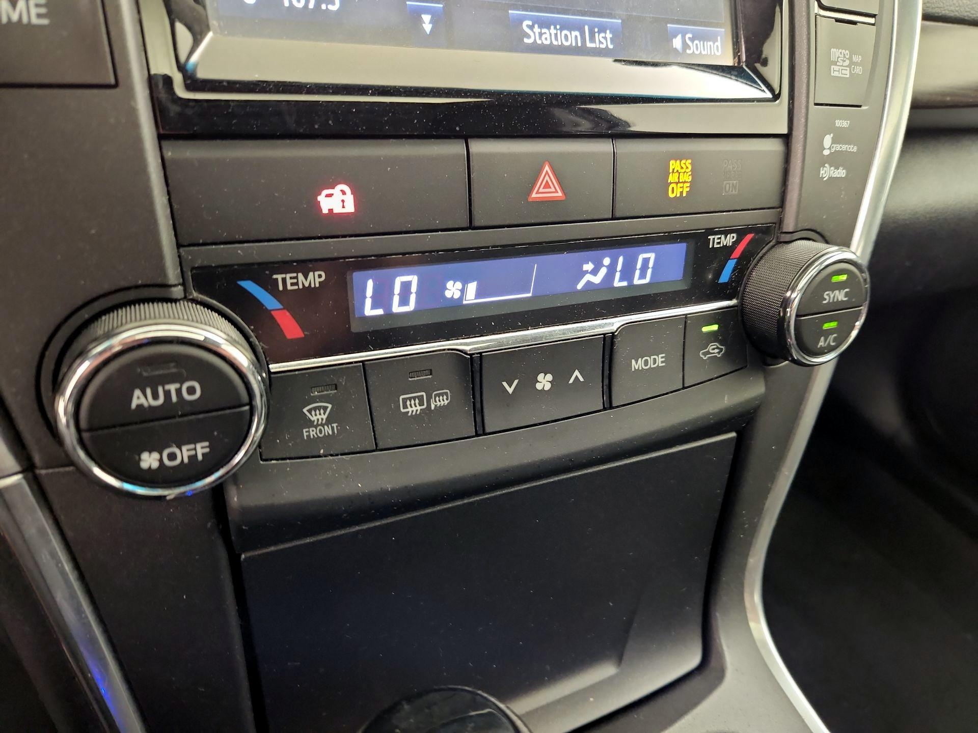Thumbnail: 2015 Toyota Camry - 16