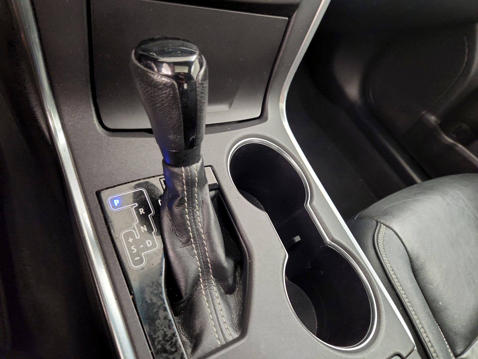 Thumbnail: 2015 Toyota Camry - 17