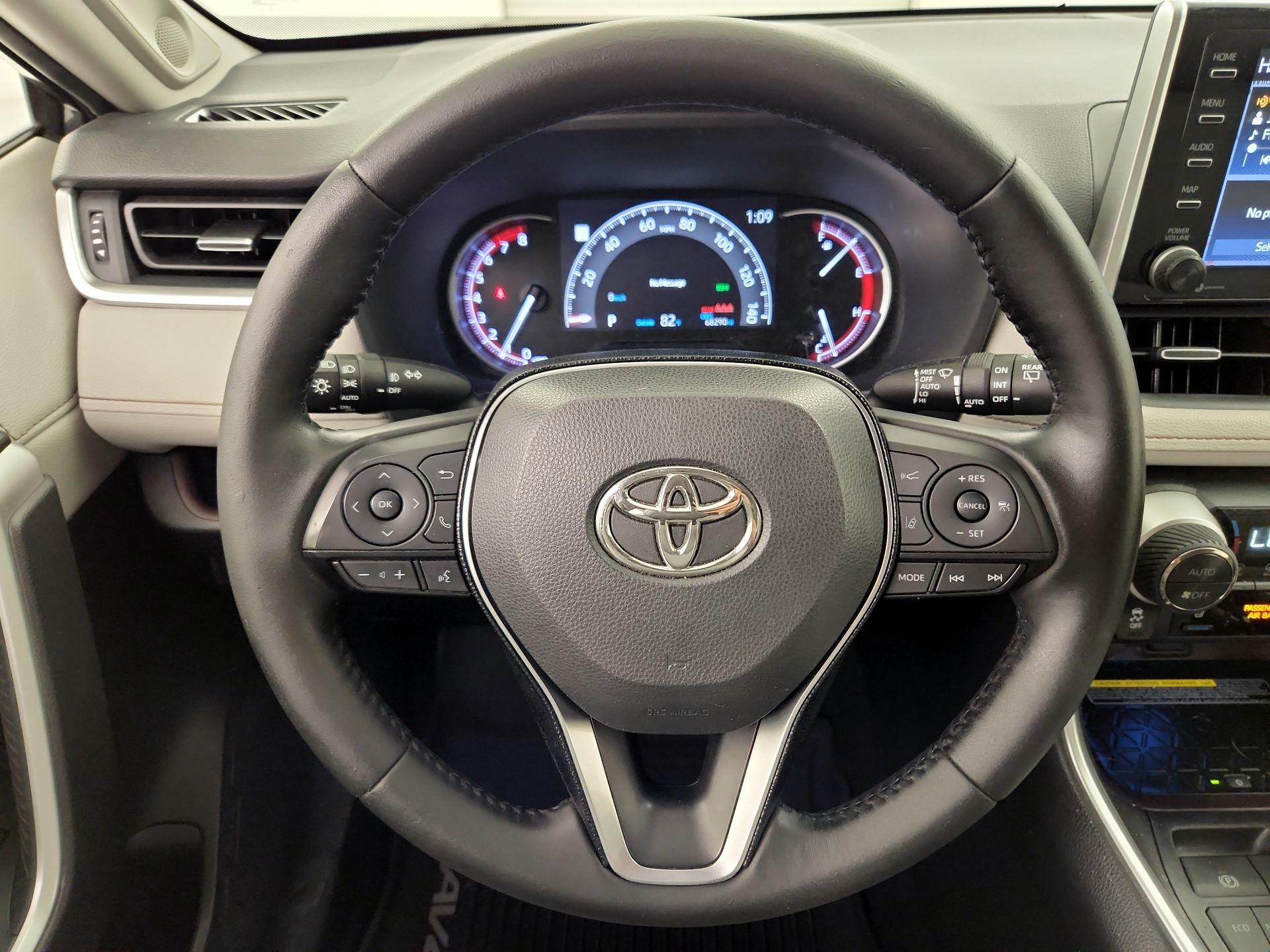 Thumbnail: 2020 Toyota RAV4 - 10