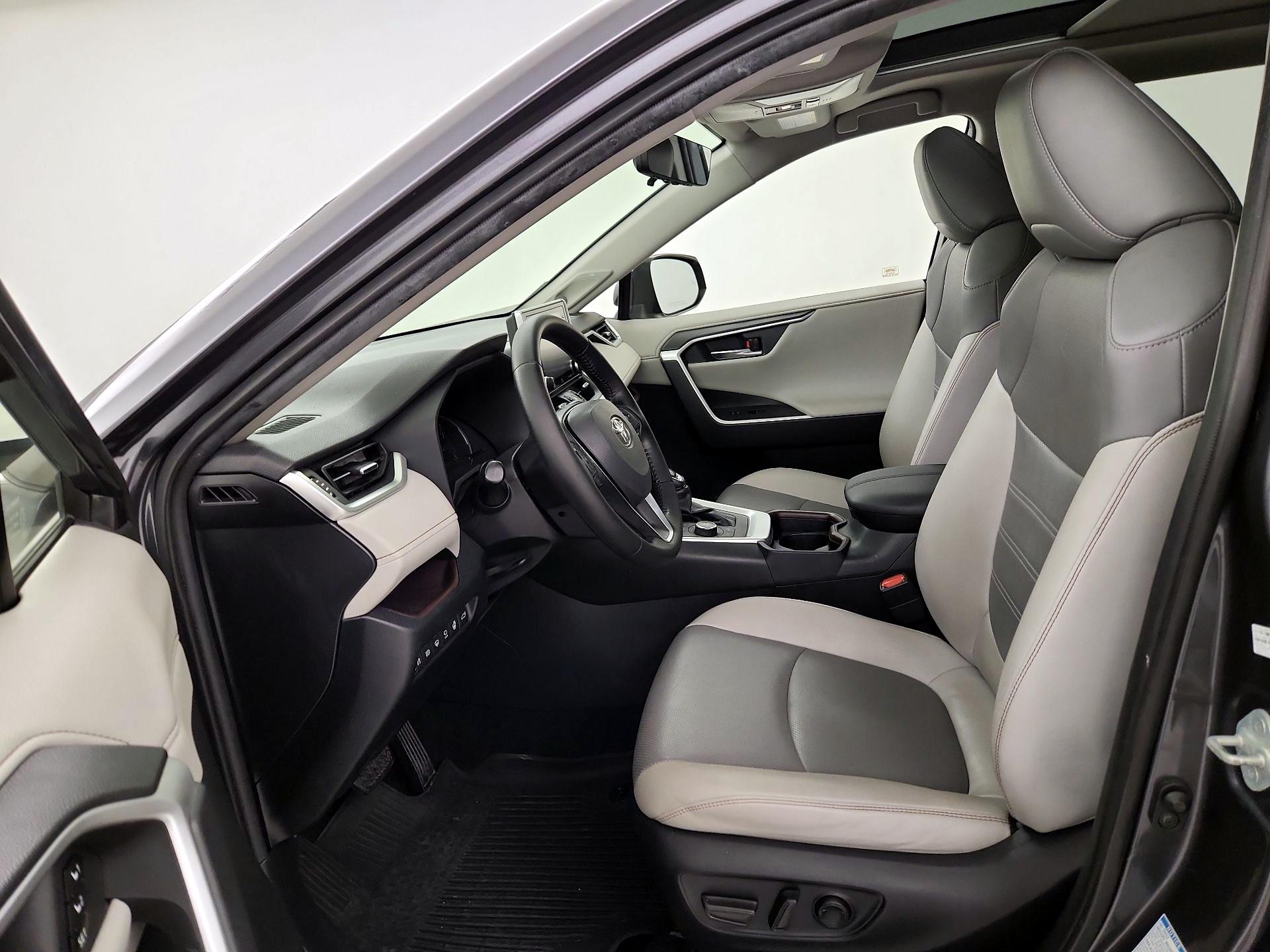 Thumbnail: 2020 Toyota RAV4 - 11