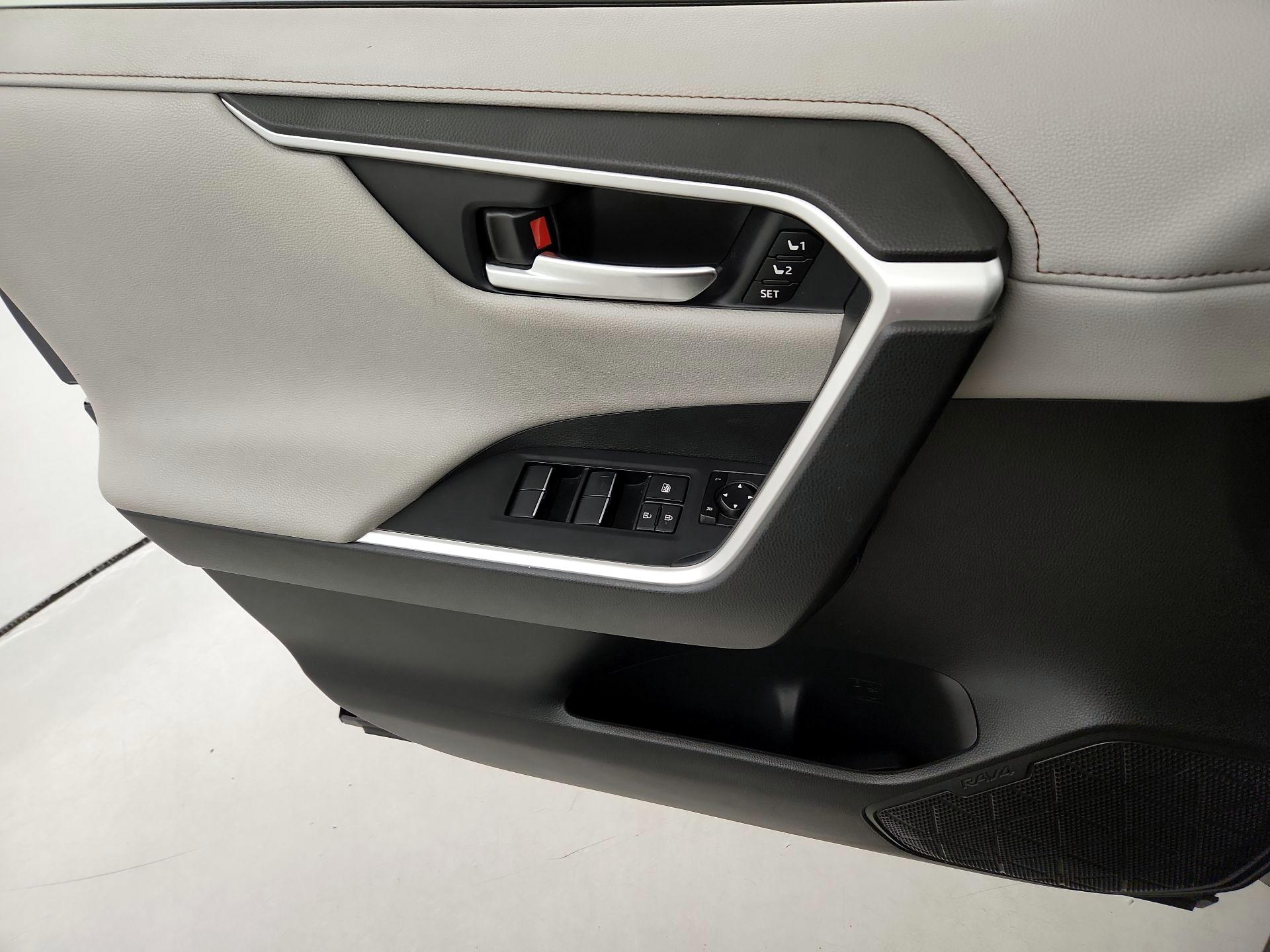 Thumbnail: 2020 Toyota RAV4 - 12