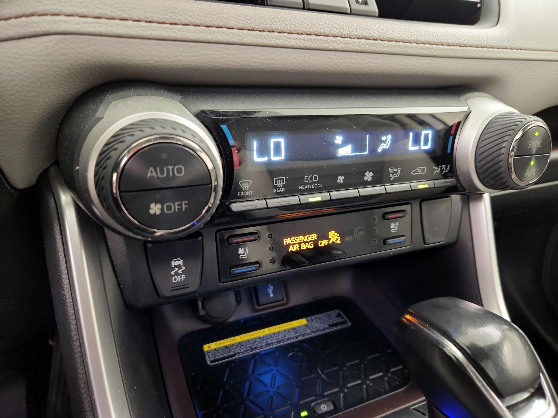 Thumbnail: 2020 Toyota RAV4 - 17