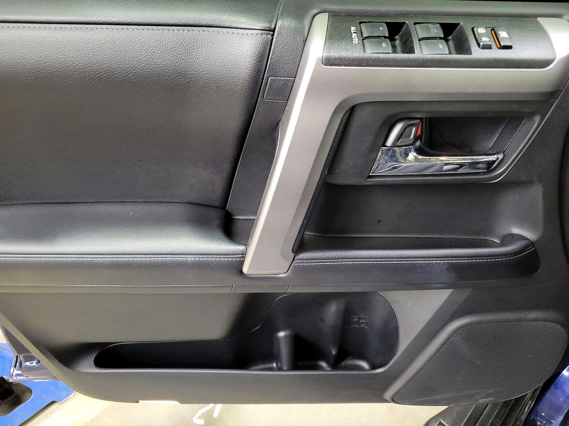 Thumbnail: 2019 Toyota 4Runner - 12