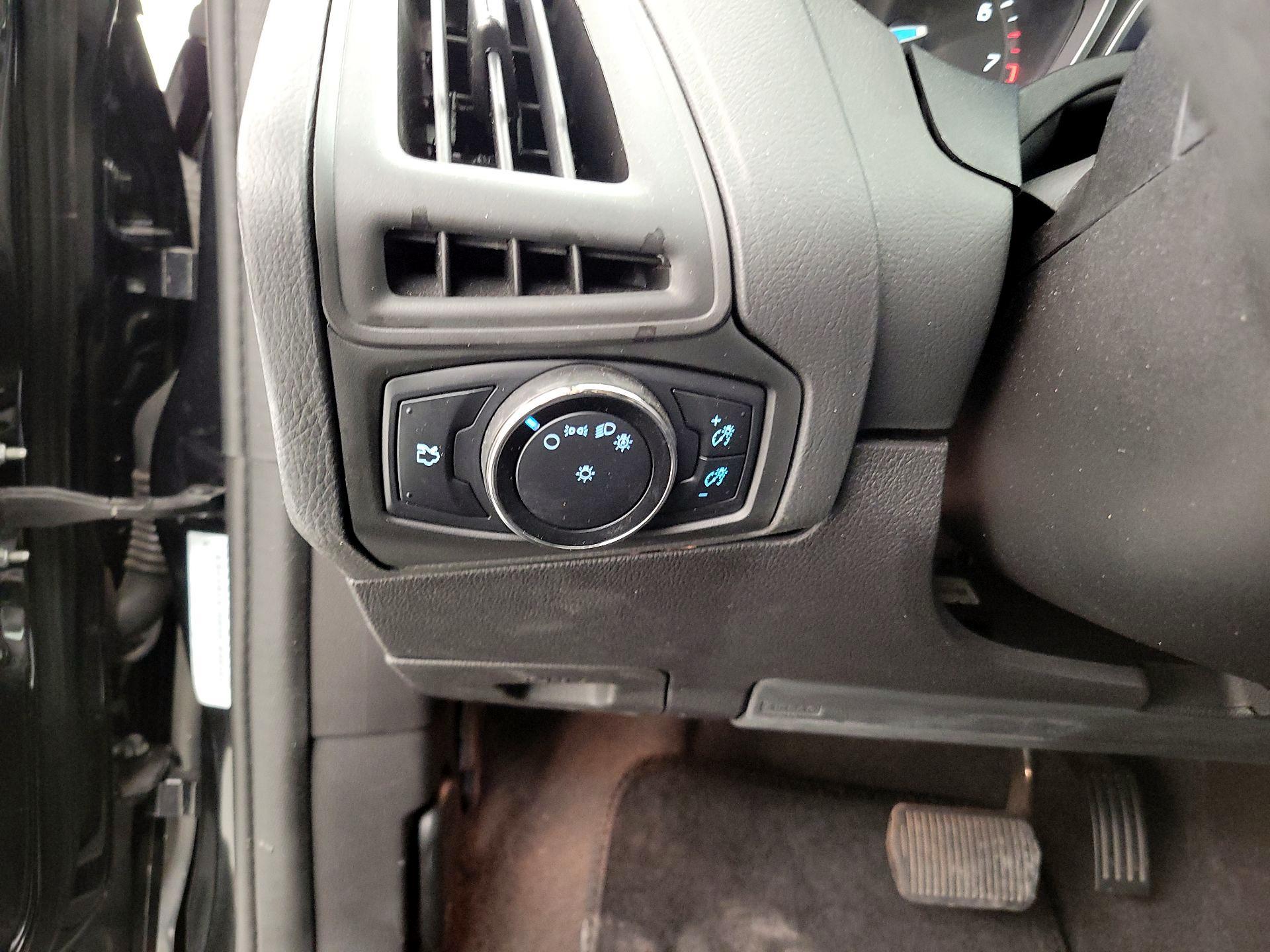 Thumbnail: 2014 Ford Focus - 13