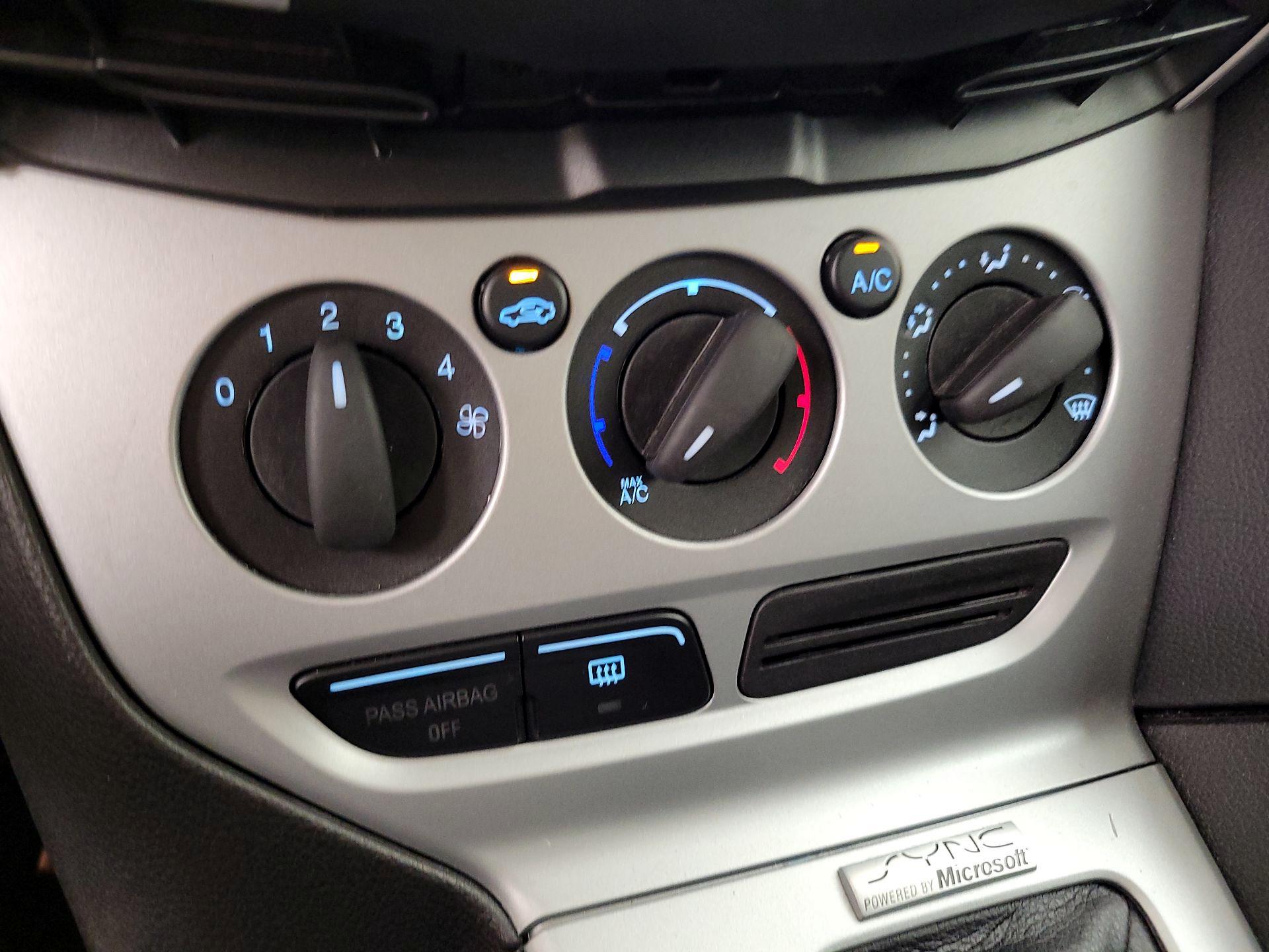 Thumbnail: 2014 Ford Focus - 15