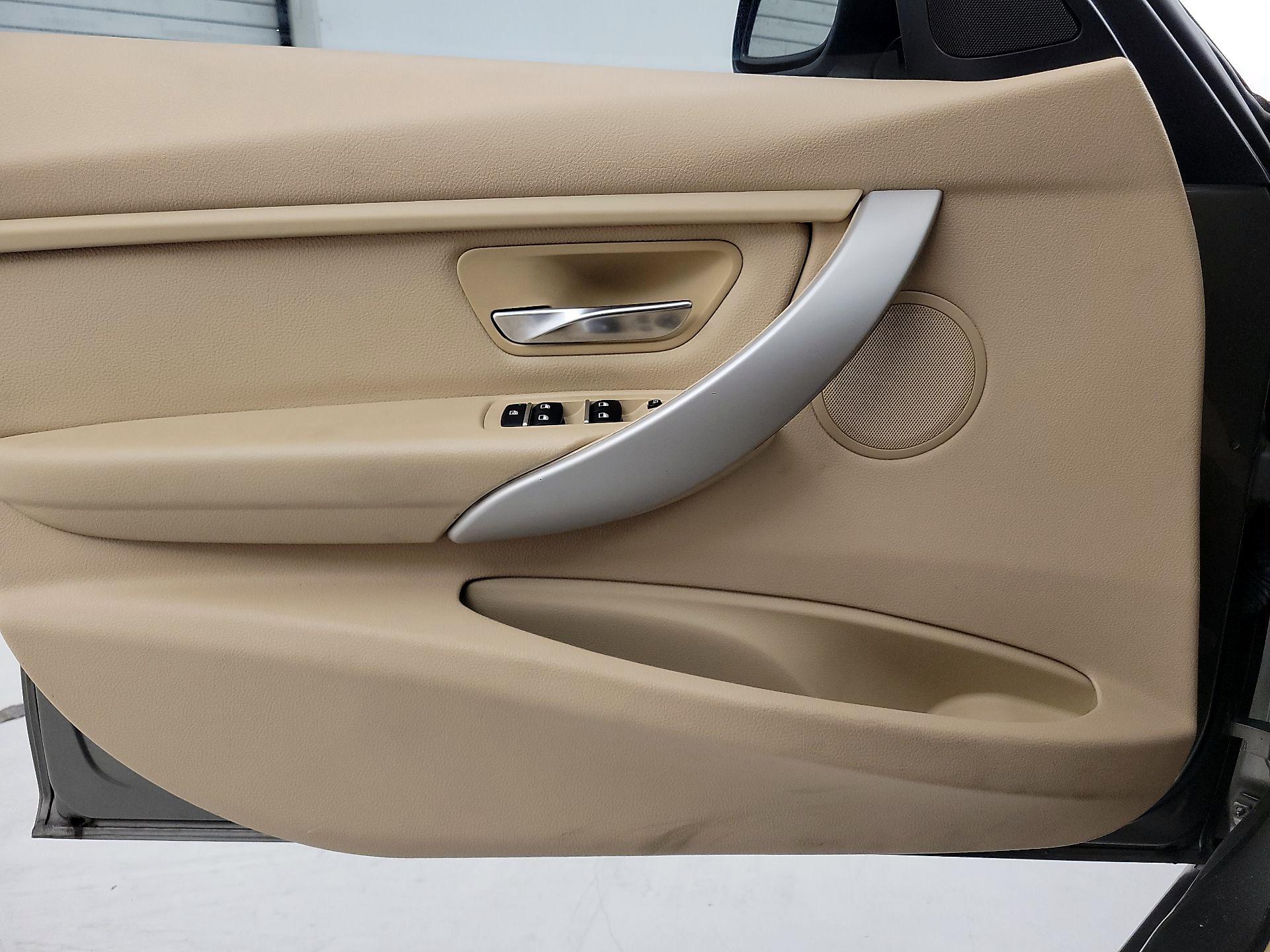 Thumbnail: 2016 BMW 3 Series - 12