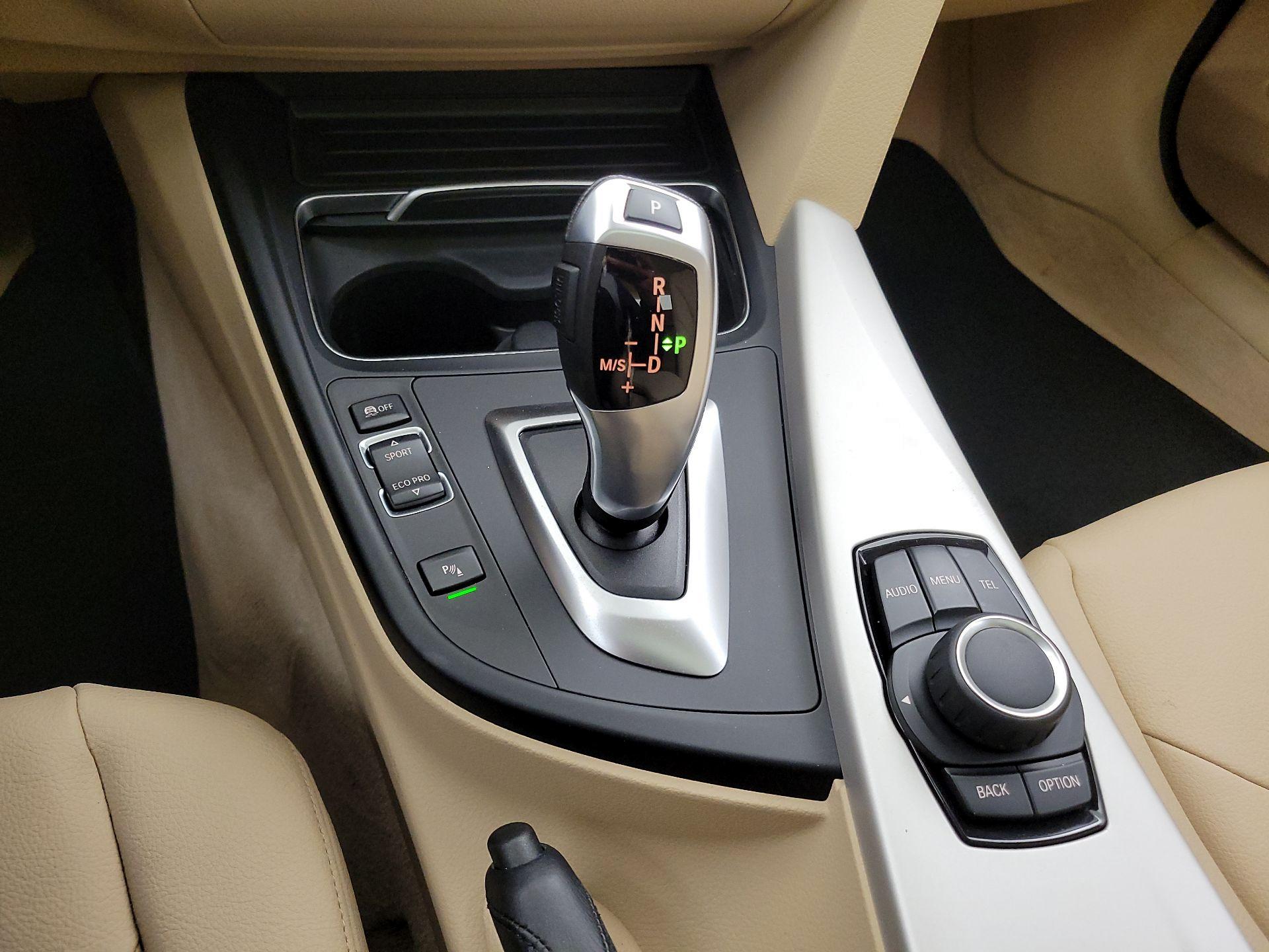 Thumbnail: 2016 BMW 3 Series - 17