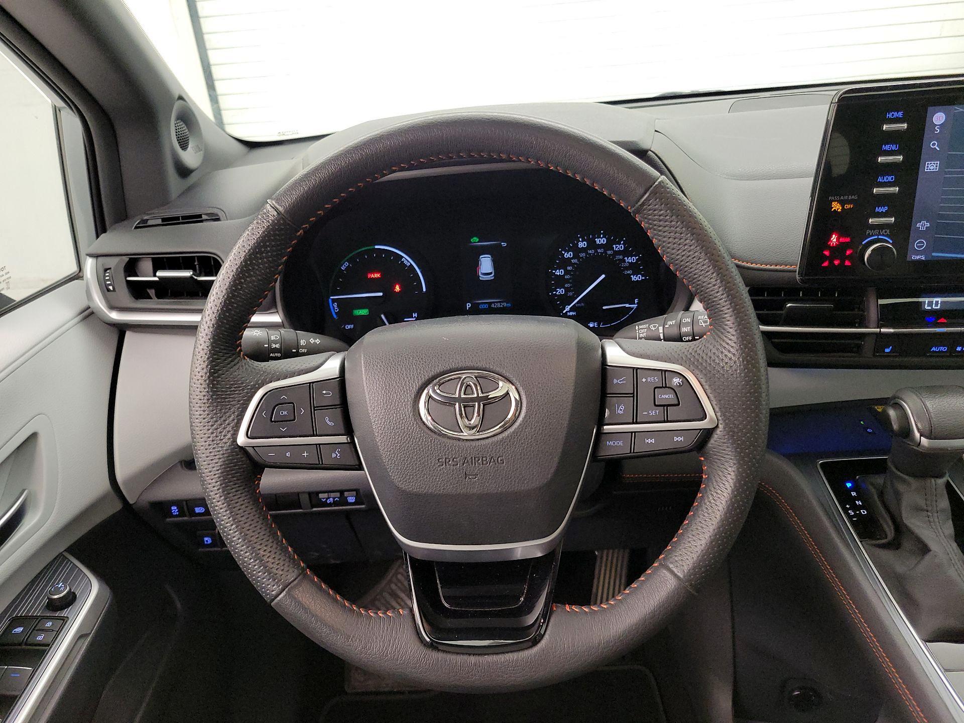 Thumbnail: 2023 Toyota Sienna - 10