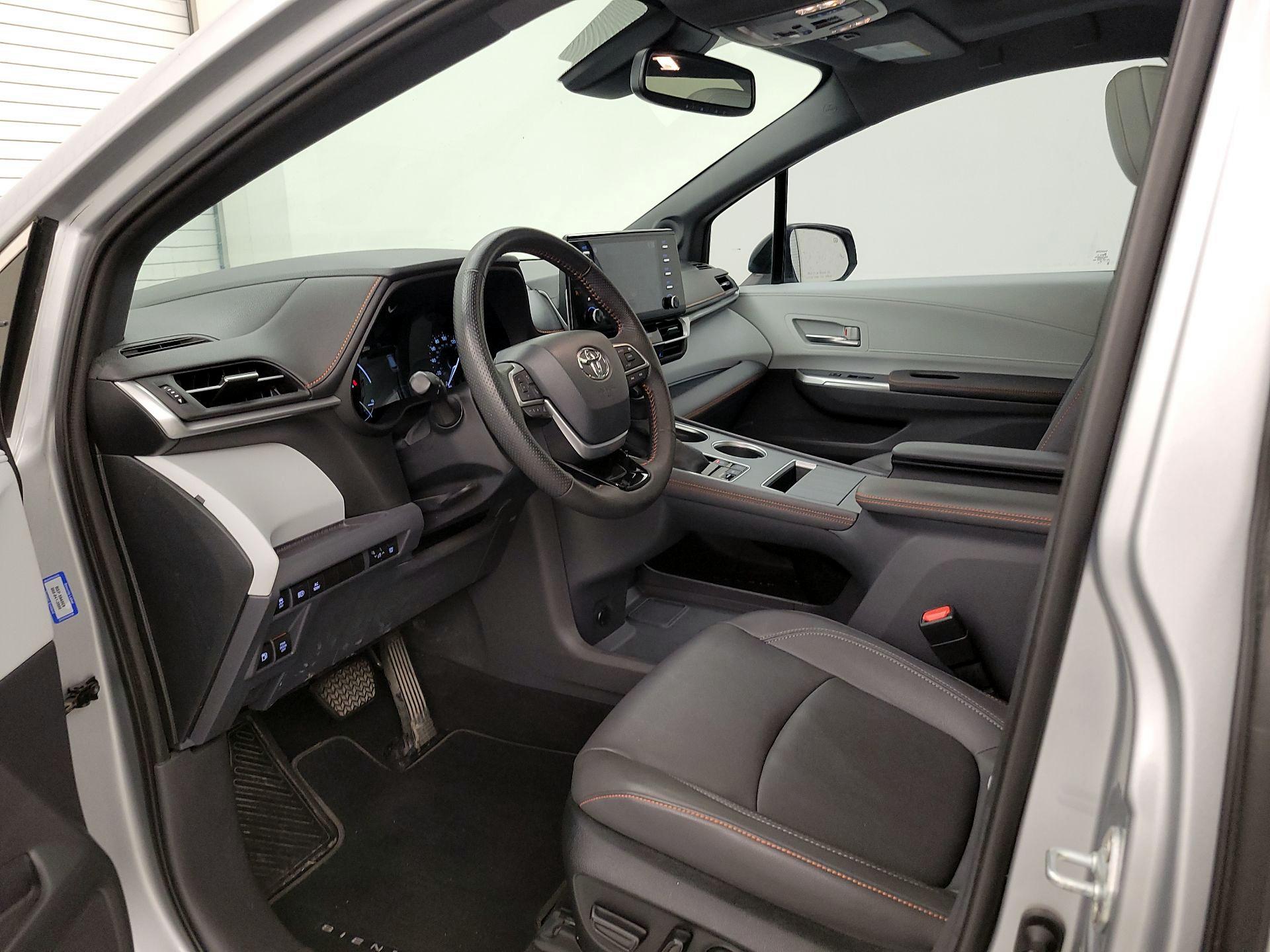 Thumbnail: 2023 Toyota Sienna - 11