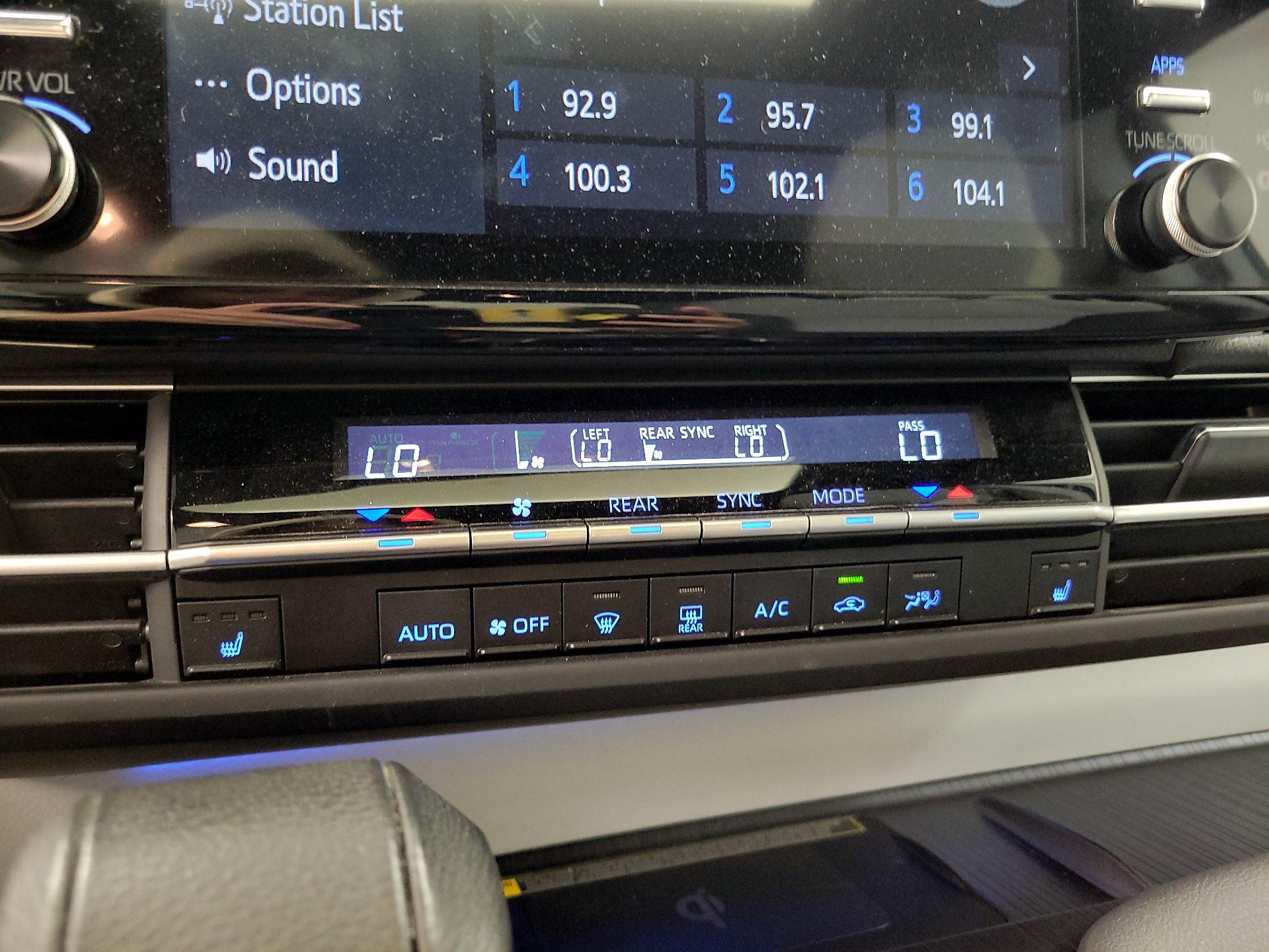 Thumbnail: 2023 Toyota Sienna - 17