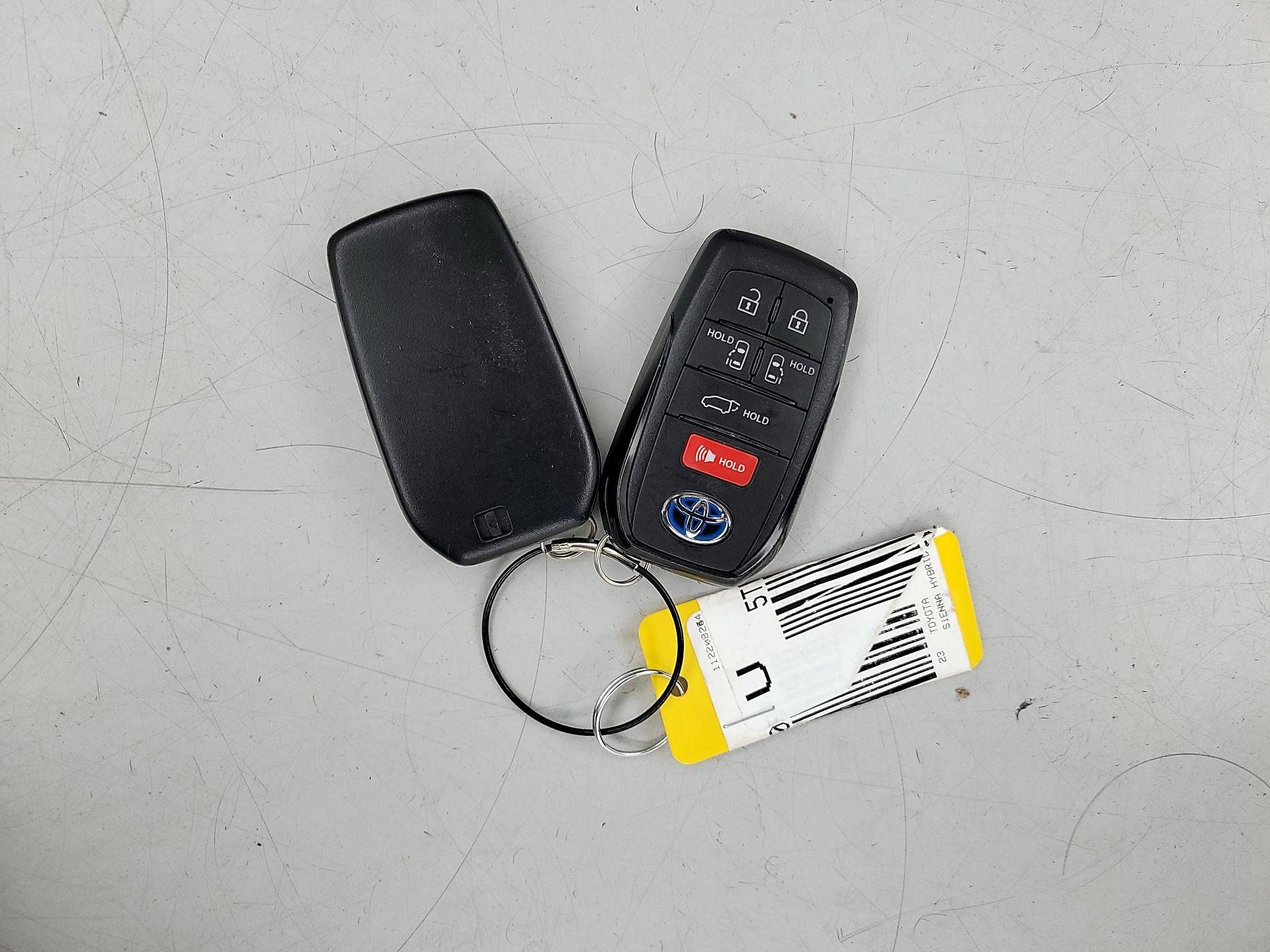 Thumbnail: 2023 Toyota Sienna - 19