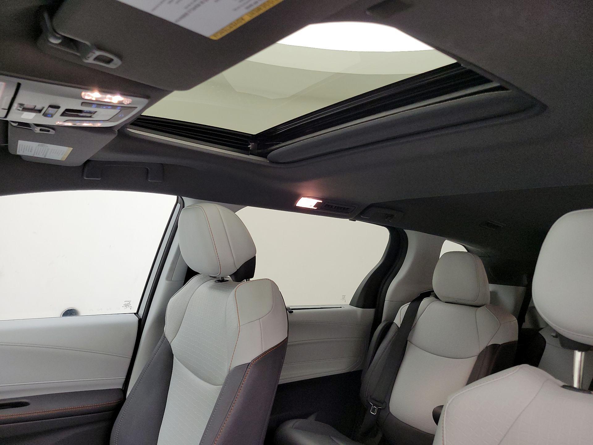 Thumbnail: 2023 Toyota Sienna - 20