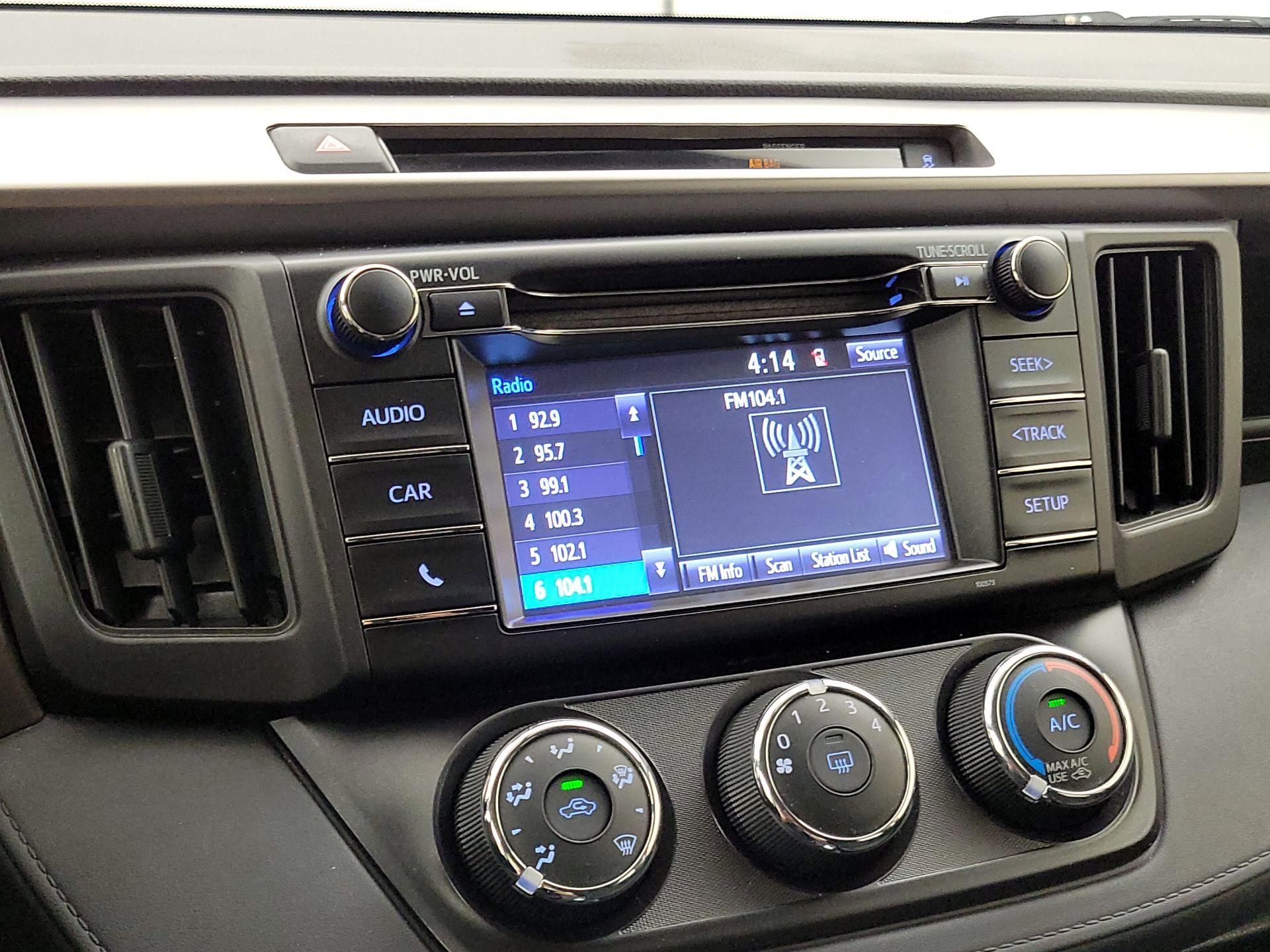 Thumbnail: 2016 Toyota RAV4 - 15