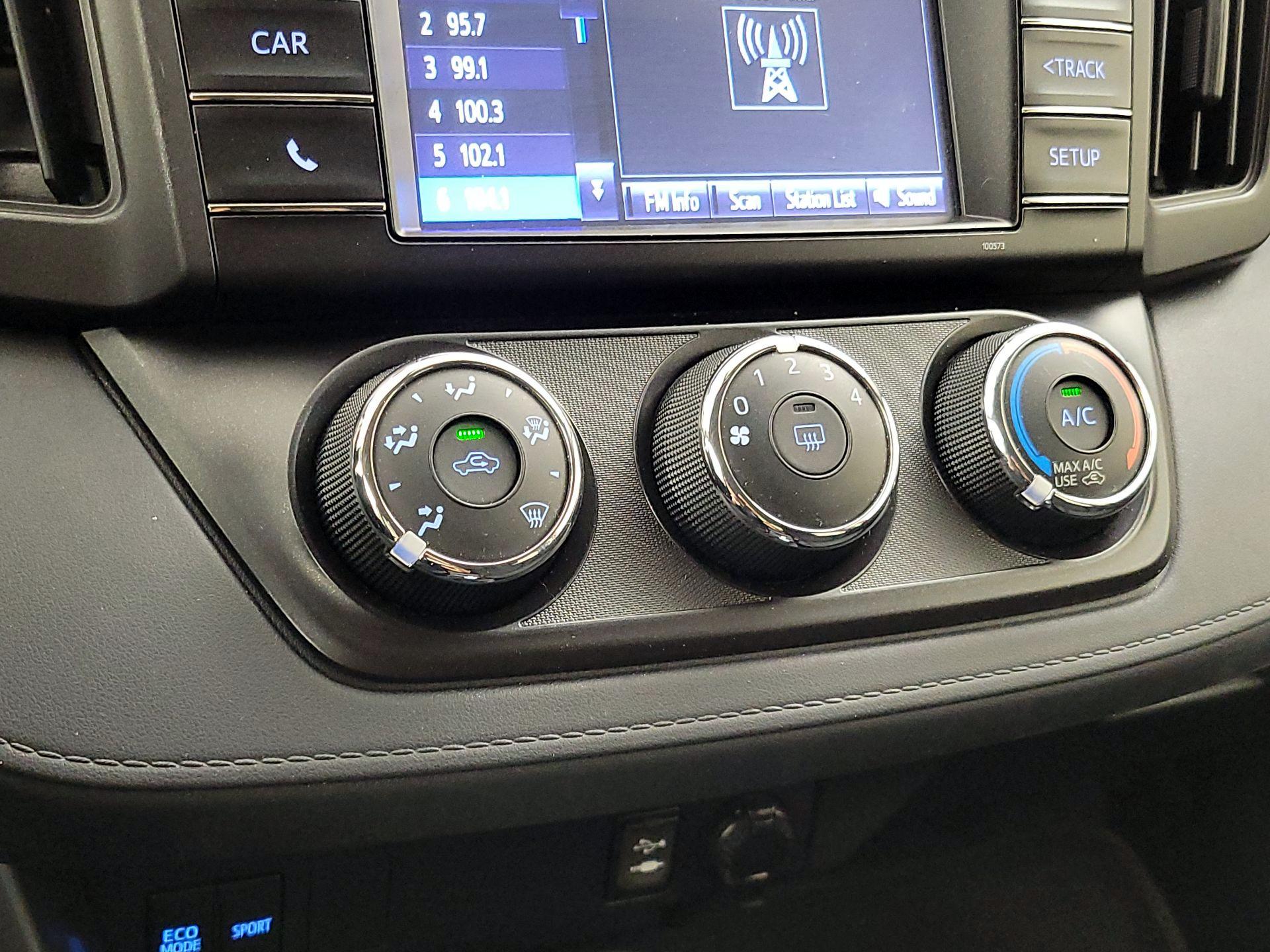 Thumbnail: 2016 Toyota RAV4 - 16
