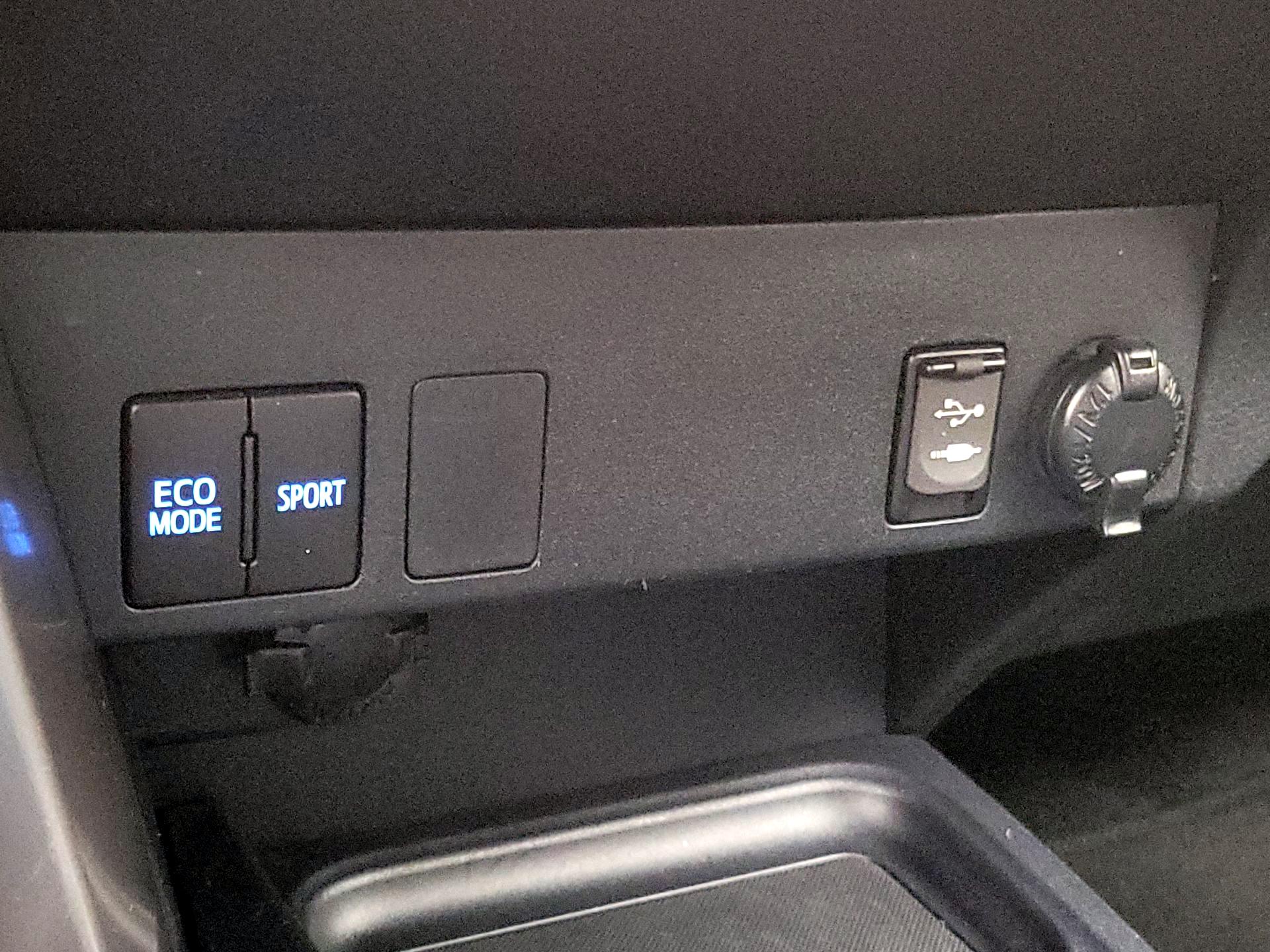 Thumbnail: 2016 Toyota RAV4 - 18