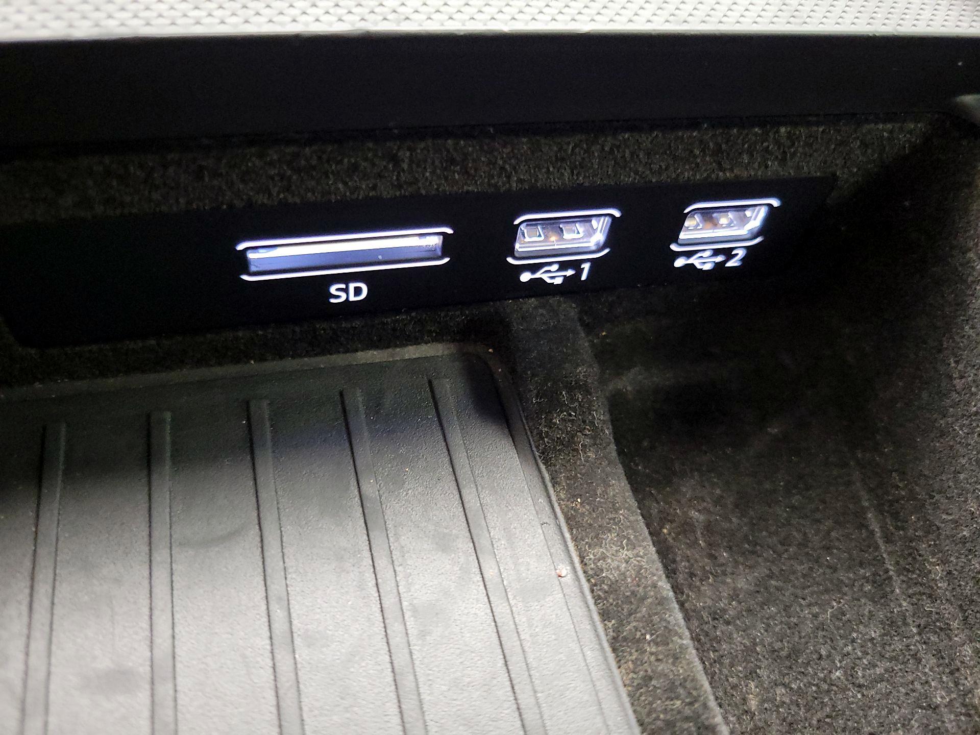 Thumbnail: 2019 Audi Q8 - 19