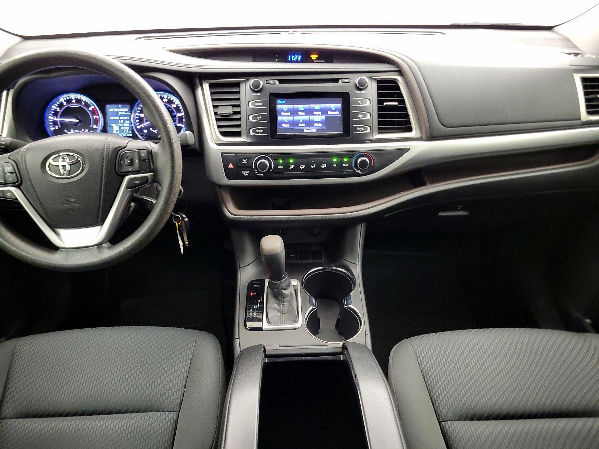 Thumbnail: 2015 Toyota Highlander - 9