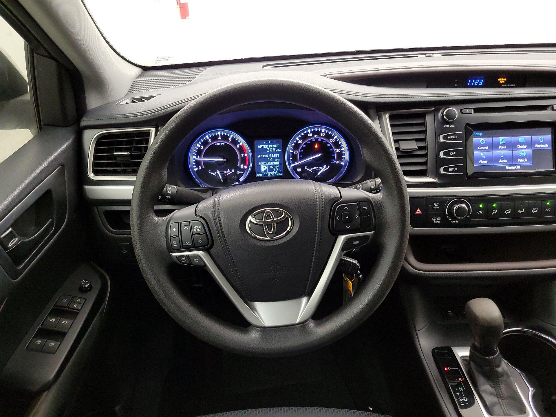 Thumbnail: 2015 Toyota Highlander - 10