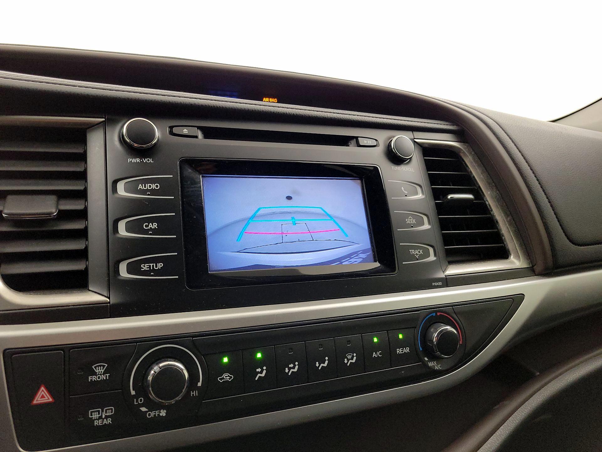 Thumbnail: 2015 Toyota Highlander - 14