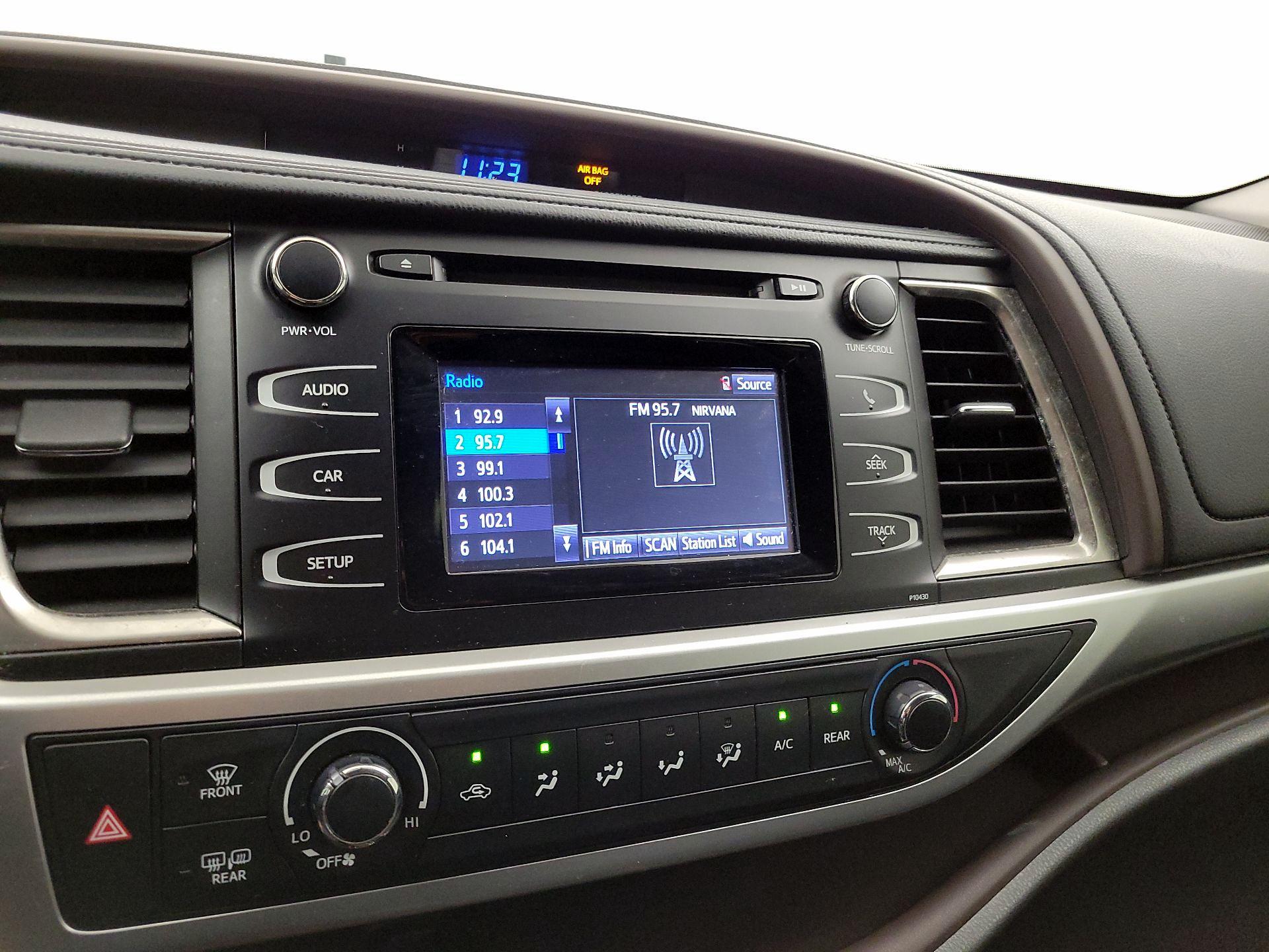 Thumbnail: 2015 Toyota Highlander - 15