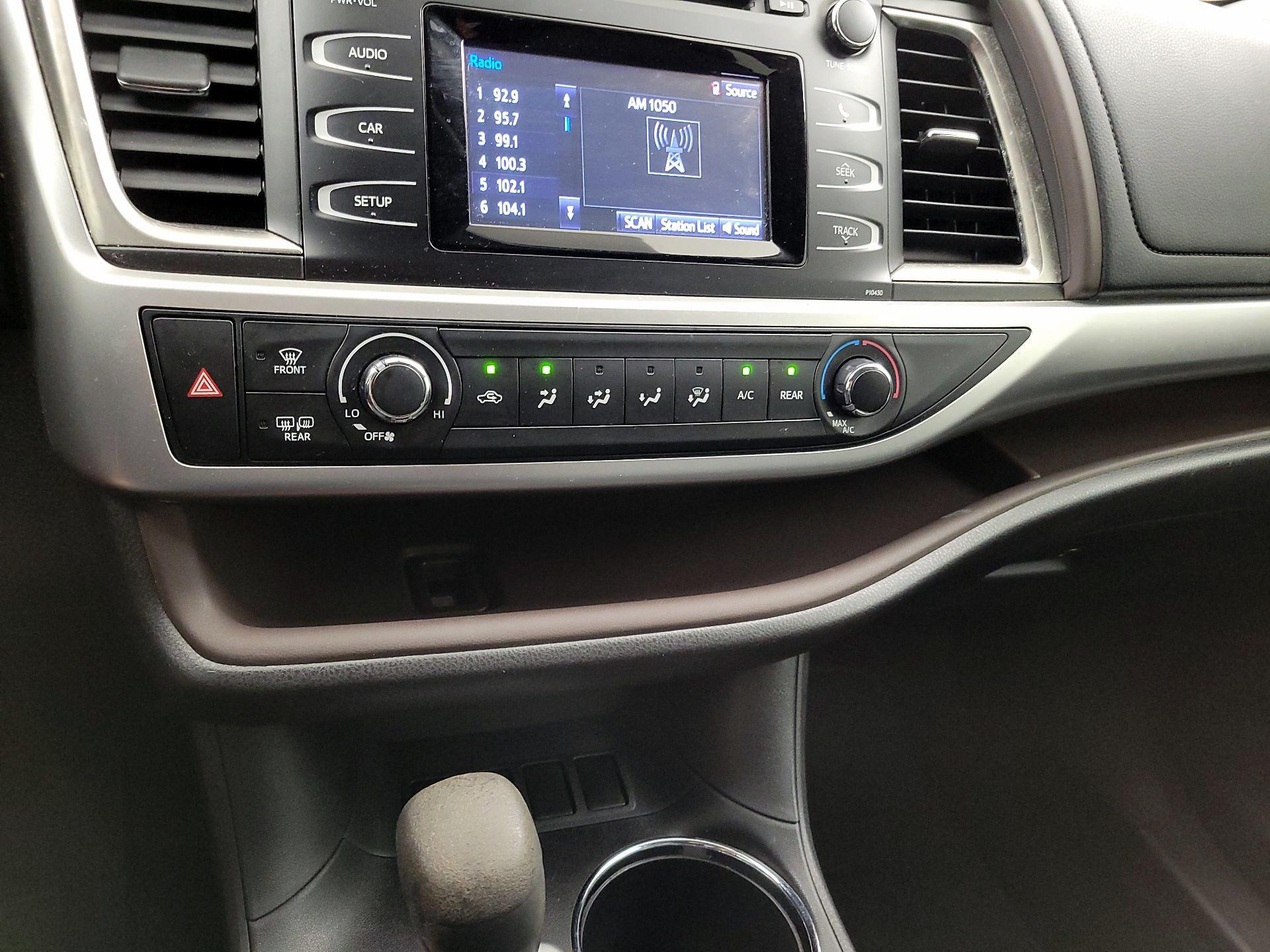 Thumbnail: 2015 Toyota Highlander - 16