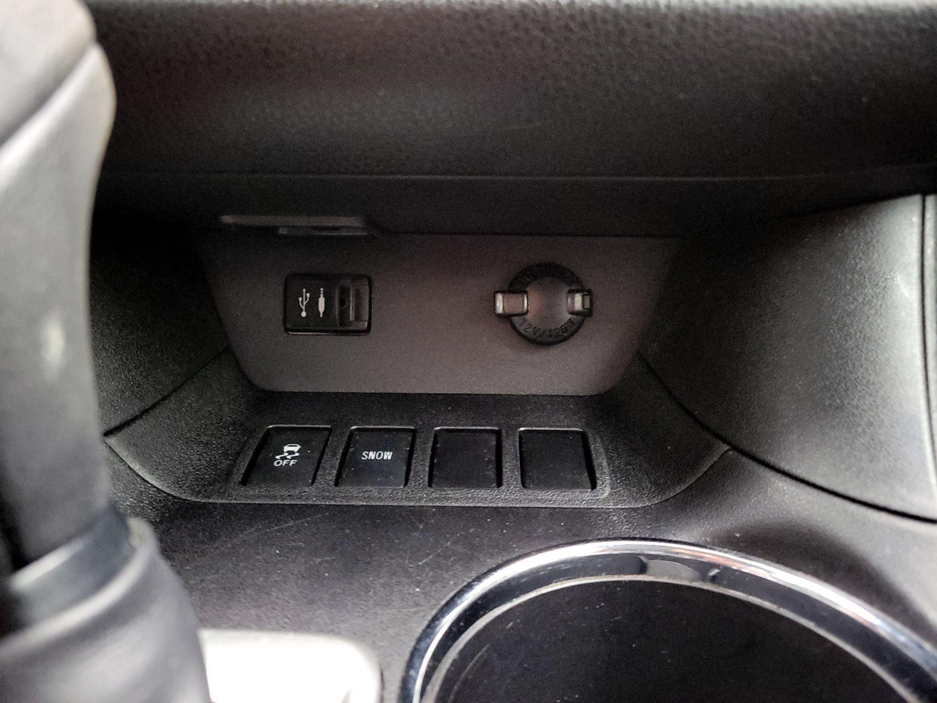 Thumbnail: 2015 Toyota Highlander - 18