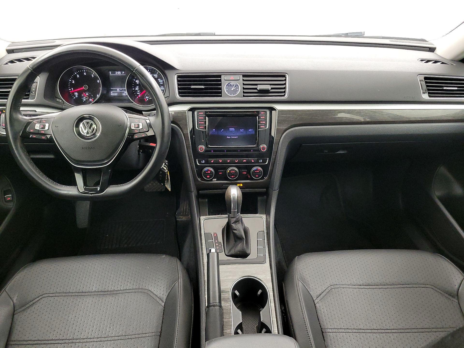 Thumbnail: 2016 Volkswagen Passat - 9