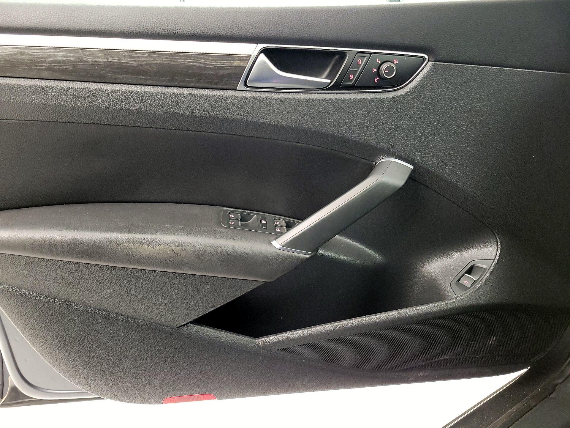 Thumbnail: 2016 Volkswagen Passat - 12