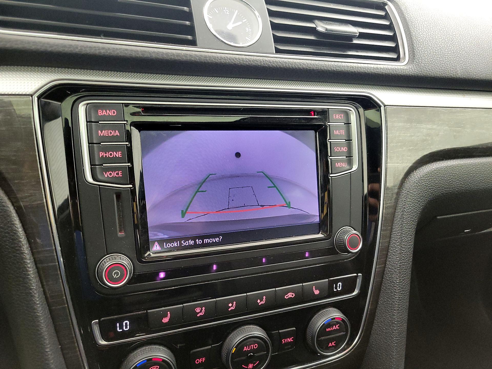 Thumbnail: 2016 Volkswagen Passat - 14