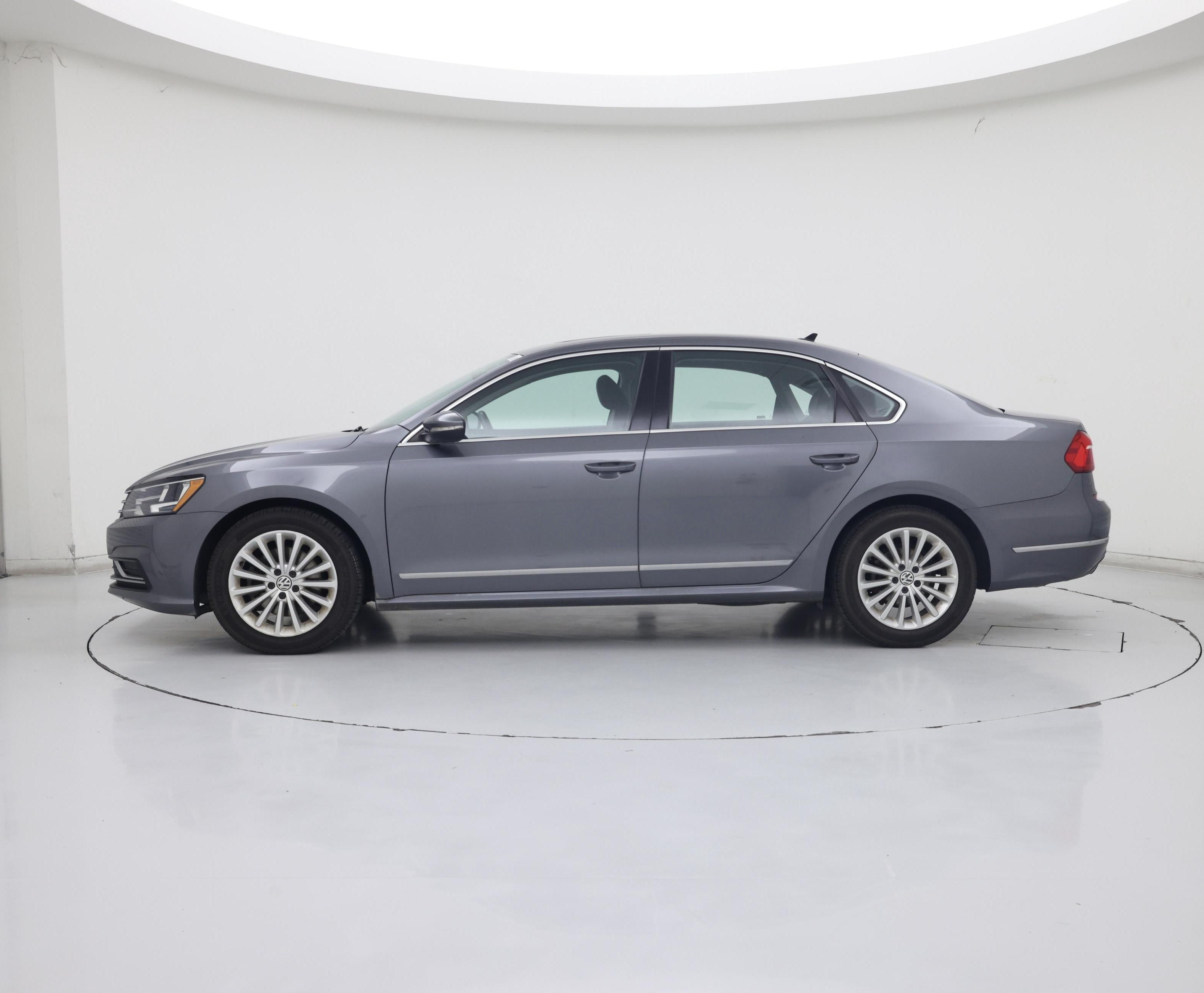 Thumbnail: 2016 Volkswagen Passat - 3