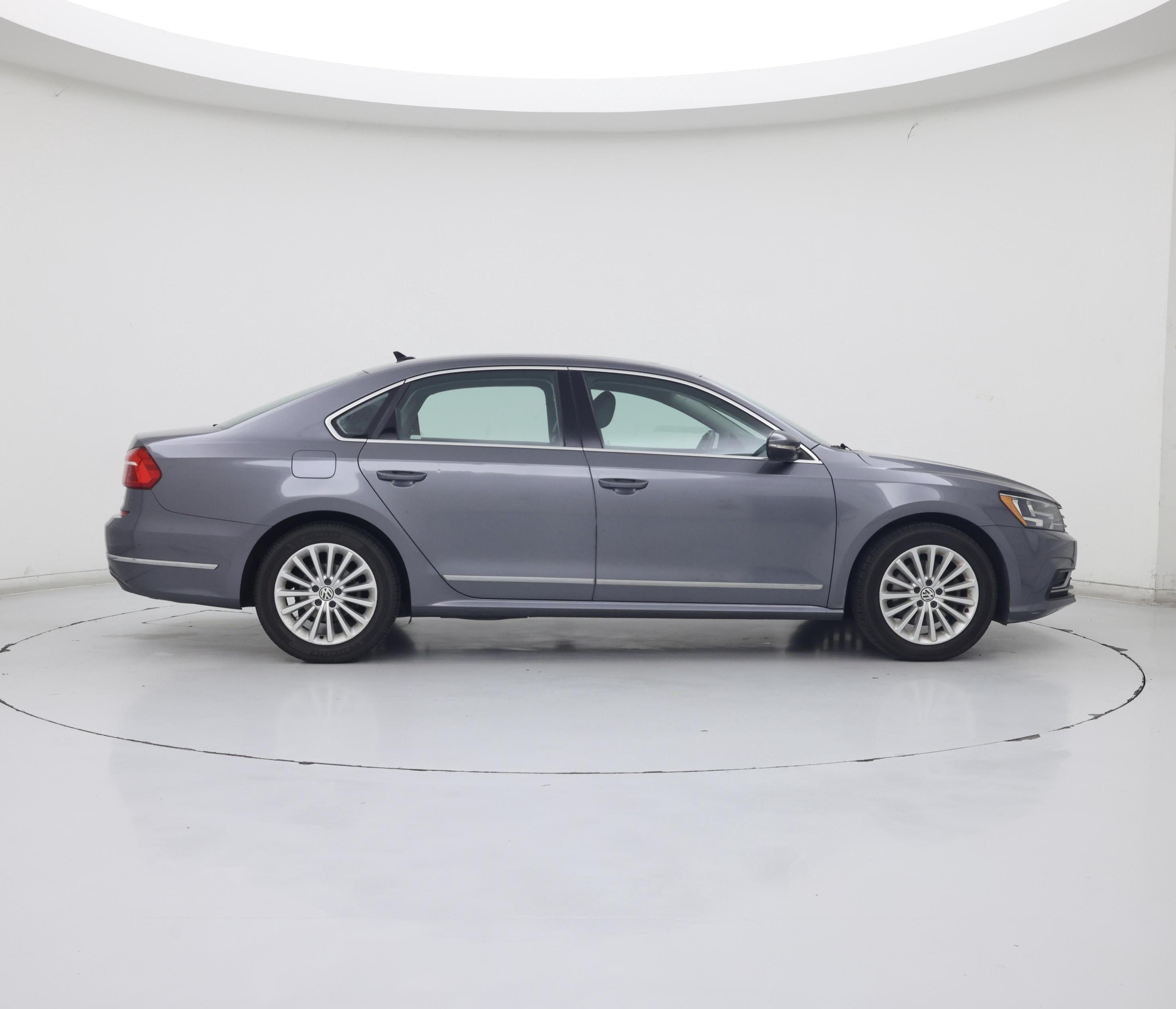 Thumbnail: 2016 Volkswagen Passat - 7