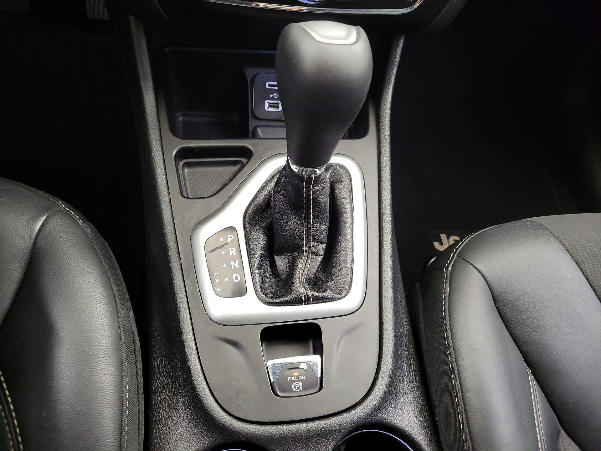 Thumbnail: 2018 Jeep Cherokee - 17
