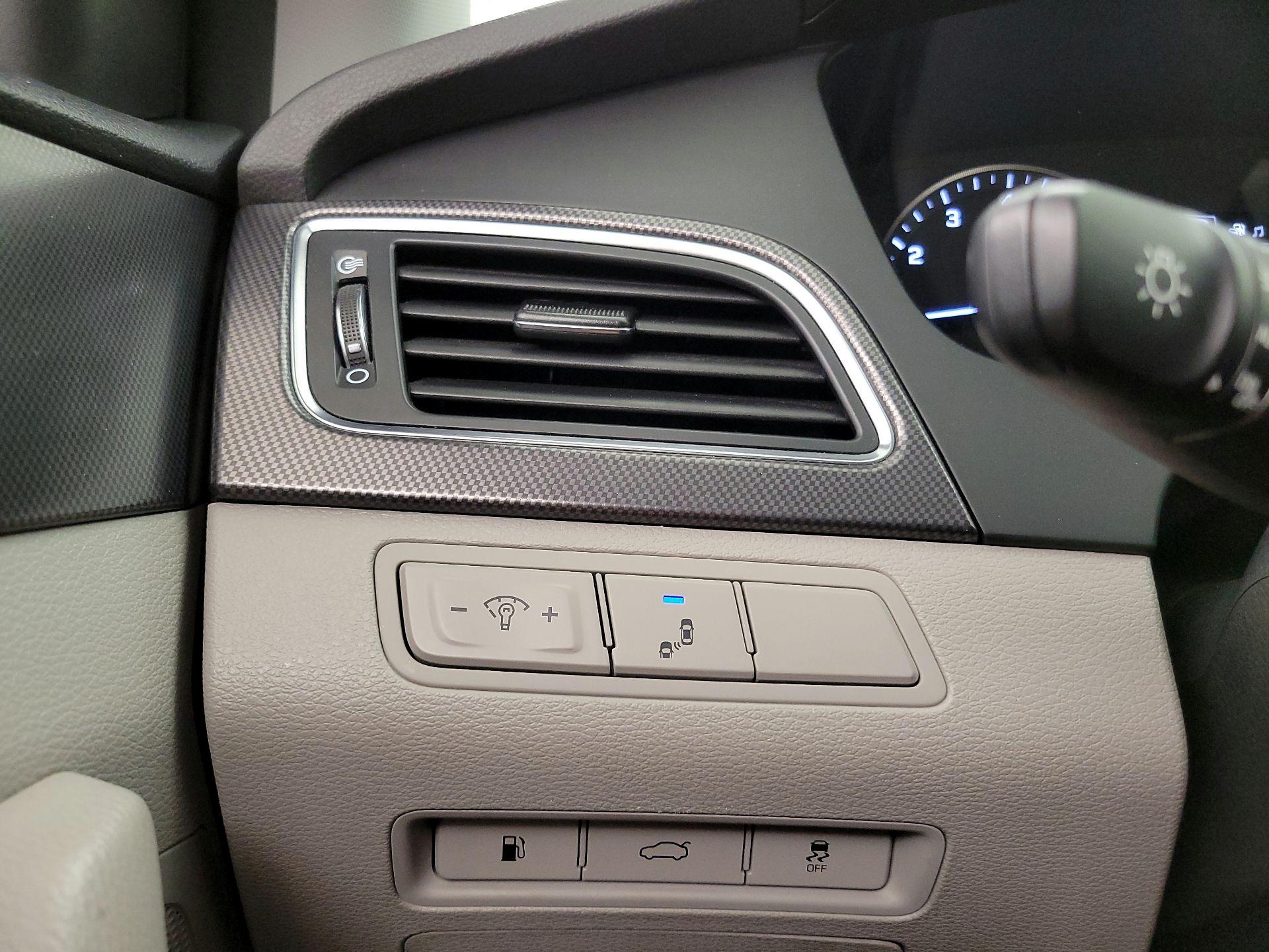 Thumbnail: 2016 Hyundai Sonata - 13