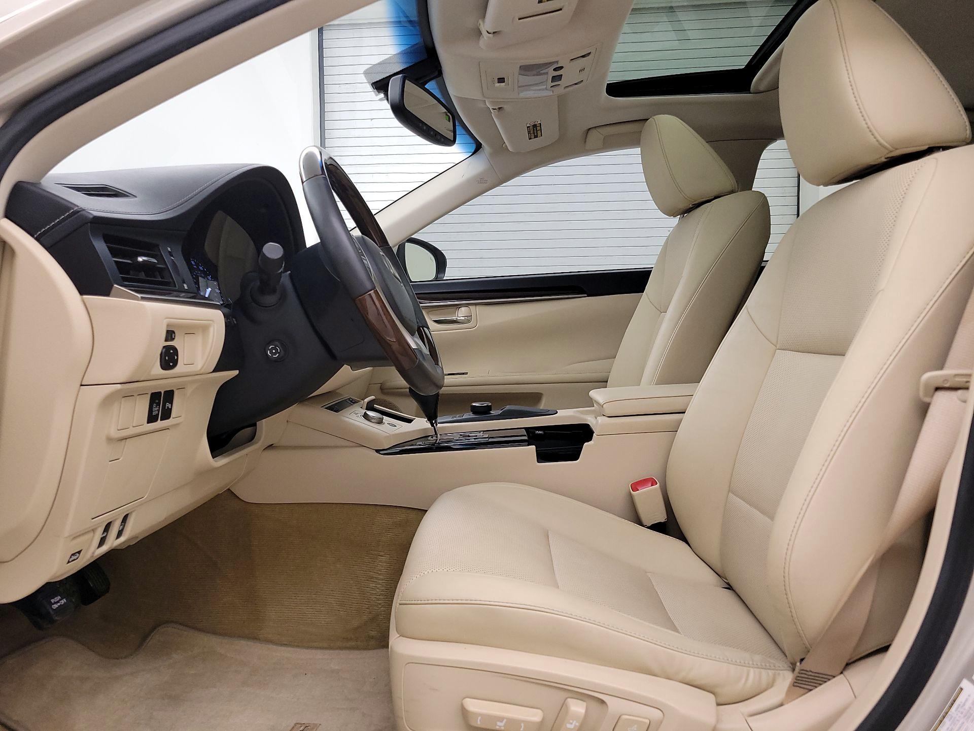 Thumbnail: 2014 Lexus ES - 11