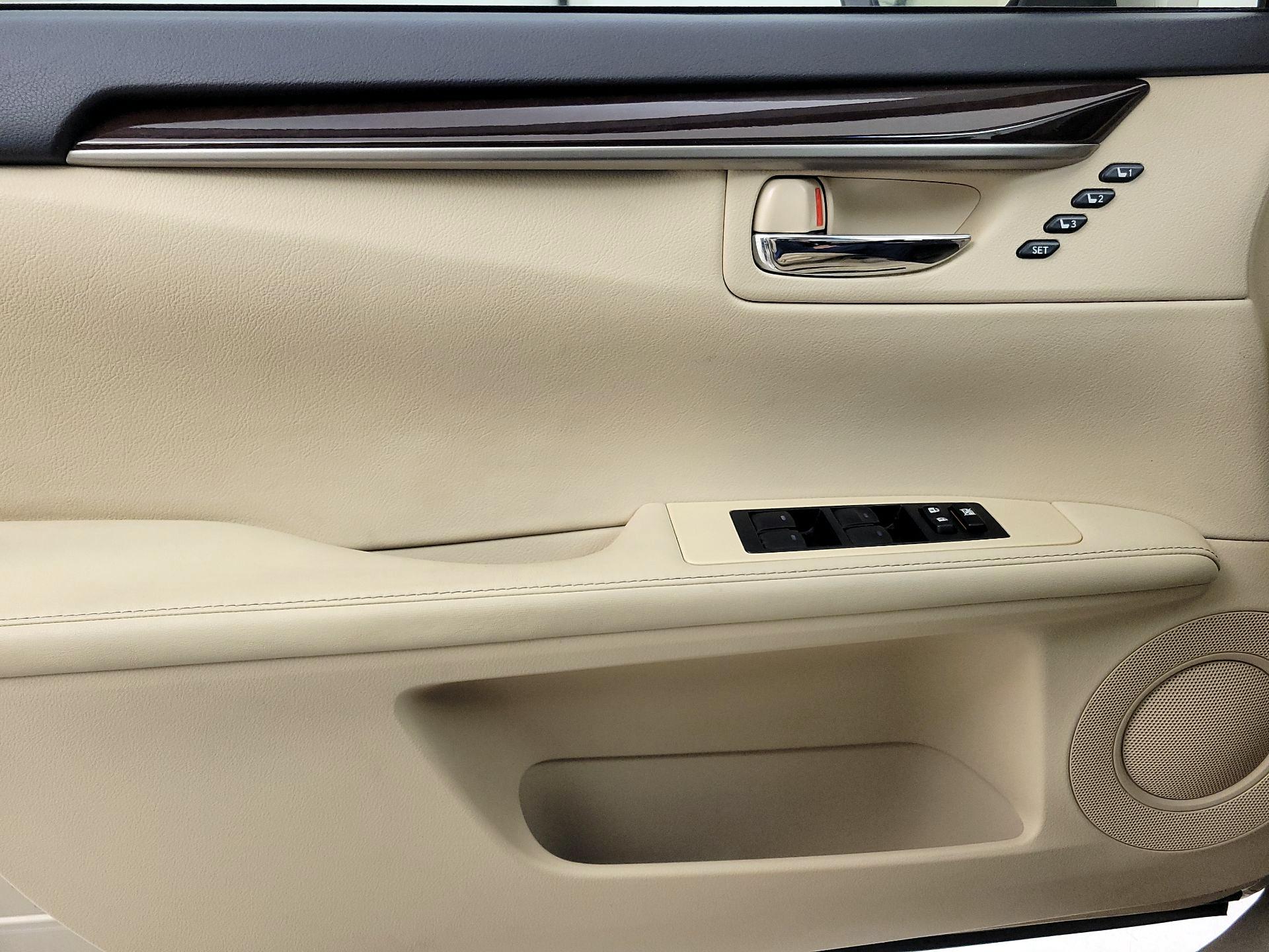 Thumbnail: 2014 Lexus ES - 12